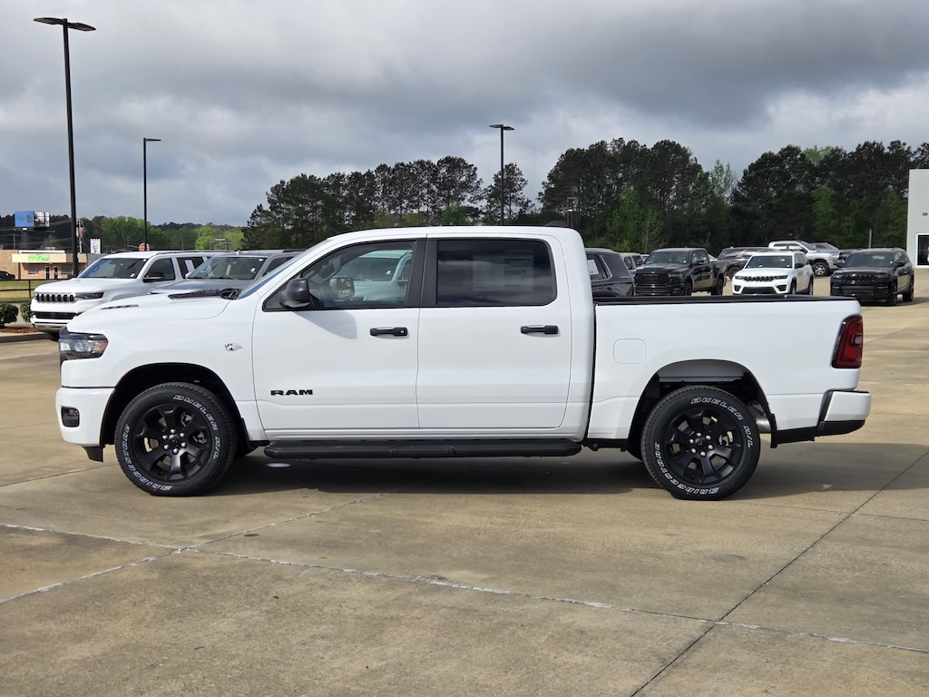 New 2026 Ram 1500 EXPRESS CREW CAB 4X4 5'7 BOX Pickup