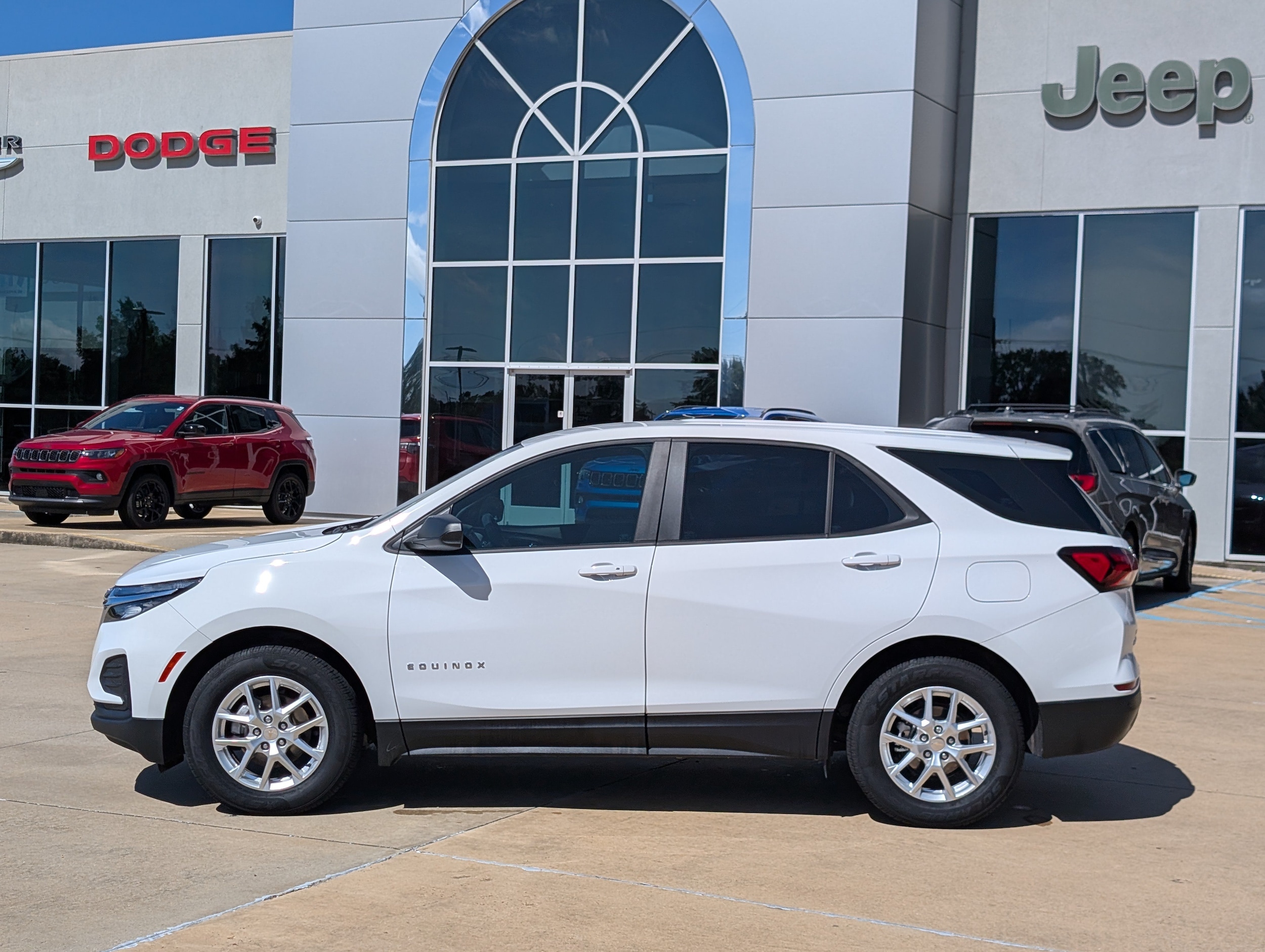 Used 2024 Chevrolet Equinox 1FL with VIN 3GNAX5EG3RL282211 for sale in Brookhaven, MS