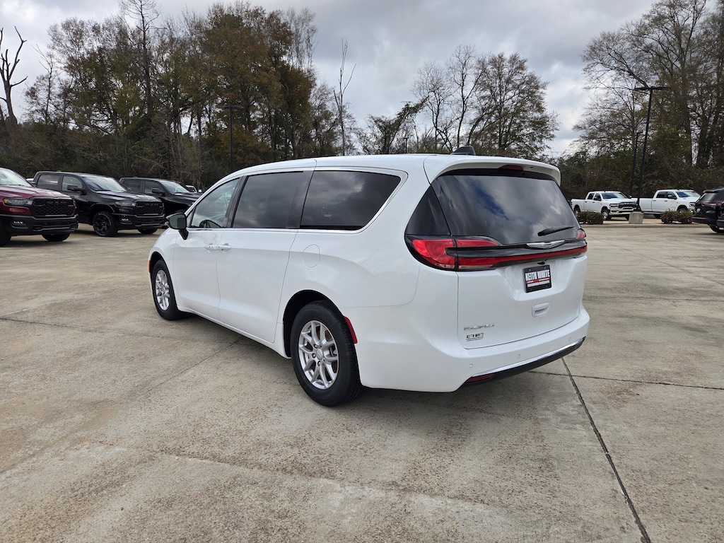 New 2026 Chrysler Pacifica SELECT Passenger Van