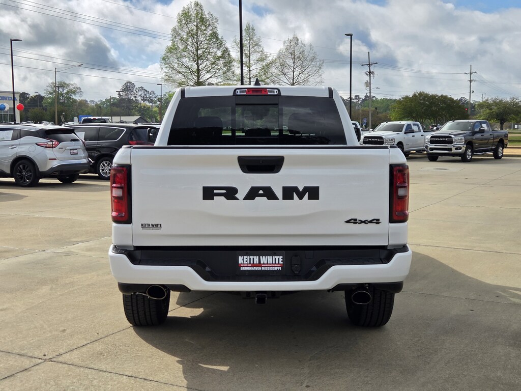 New 2026 Ram 1500 EXPRESS CREW CAB 4X4 5'7 BOX Pickup