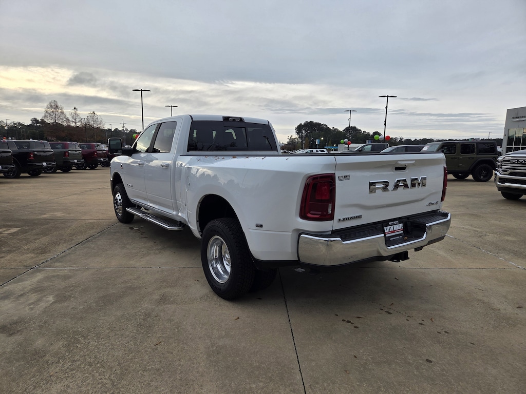 New 2026 Ram 3500 LARAMIE CREW CAB 4X4 8' BOX Pickup