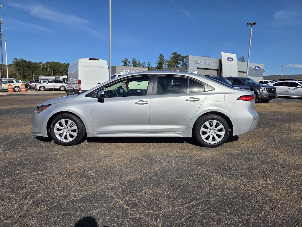 Used 2022 Toyota Corolla LE Sedan