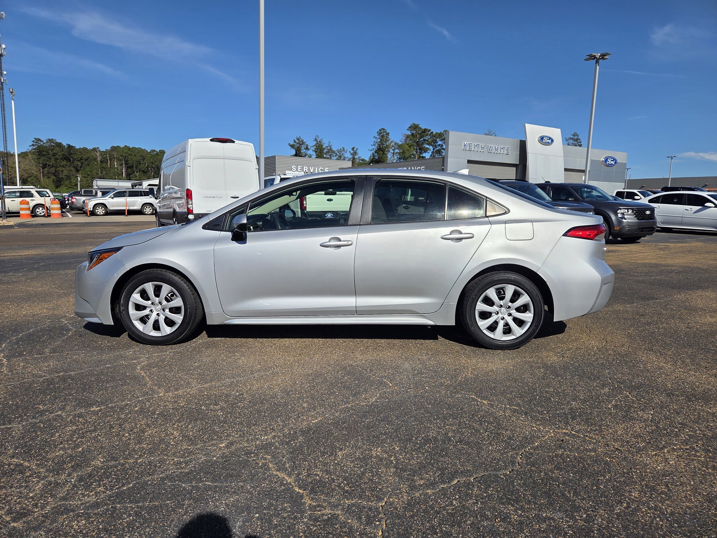 2022 Toyota Corolla LE photo 2