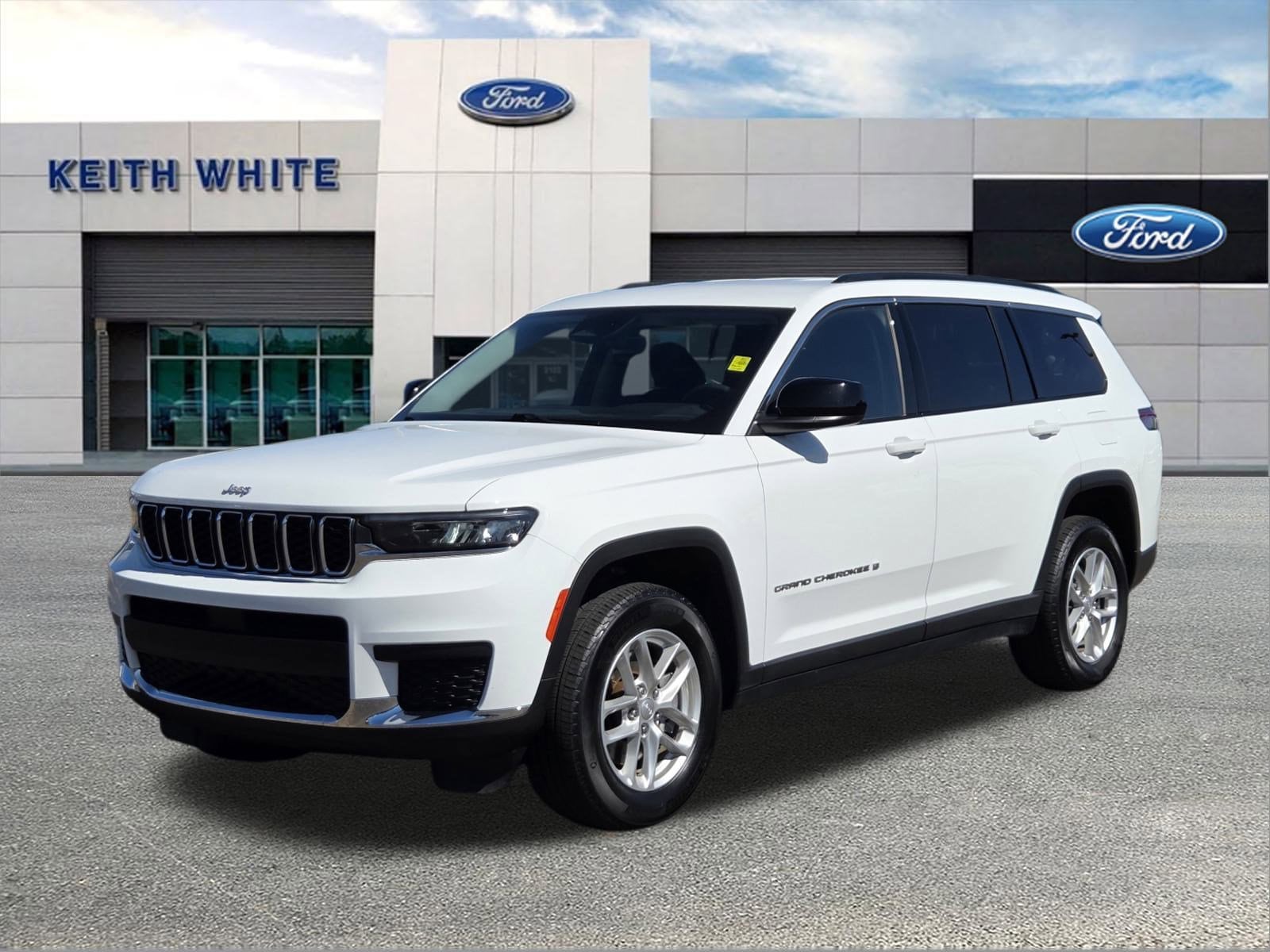 2023 Jeep Grand Cherokee L Laredo's photo