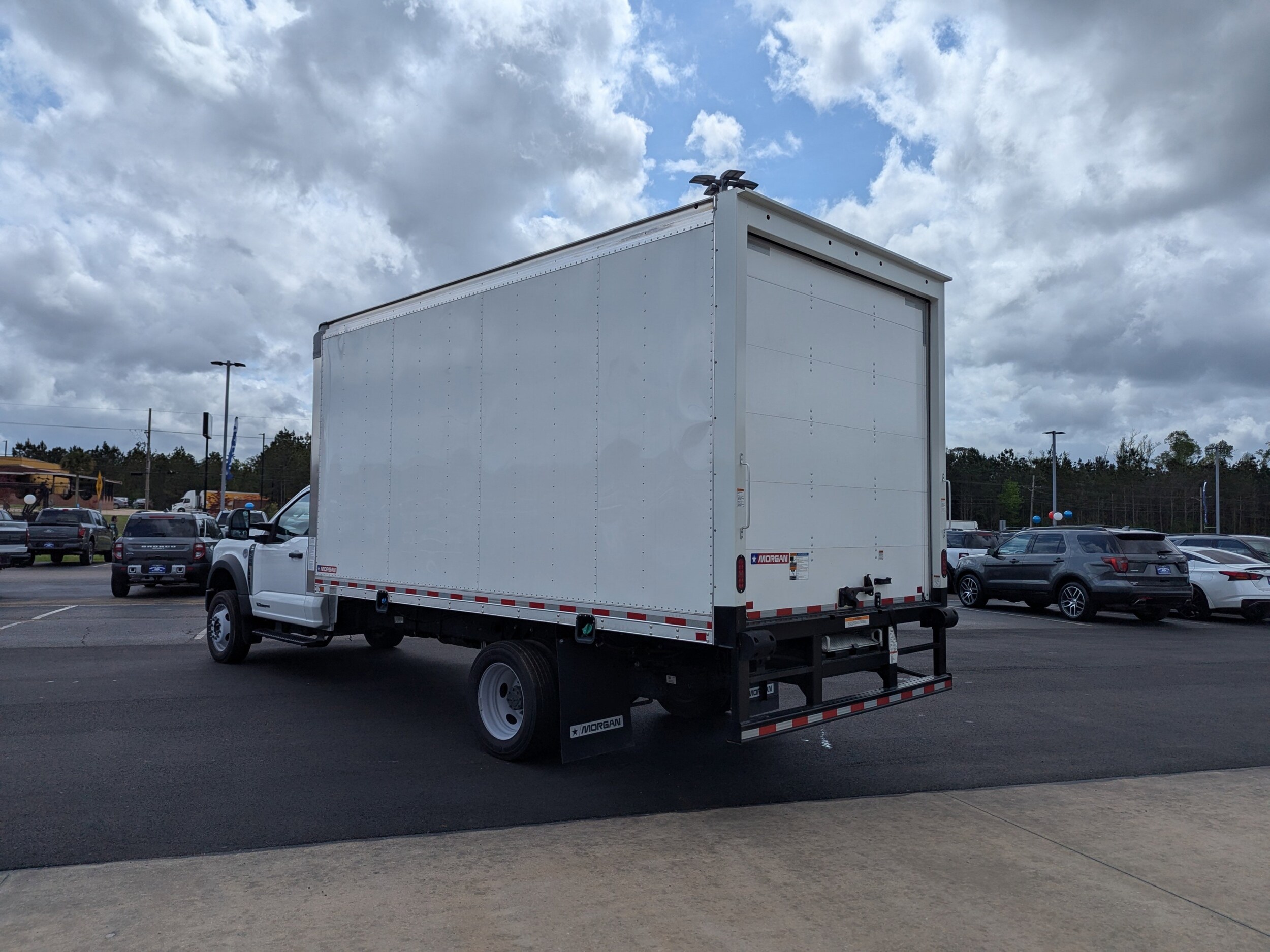 2023 Ford F-550 photo 3