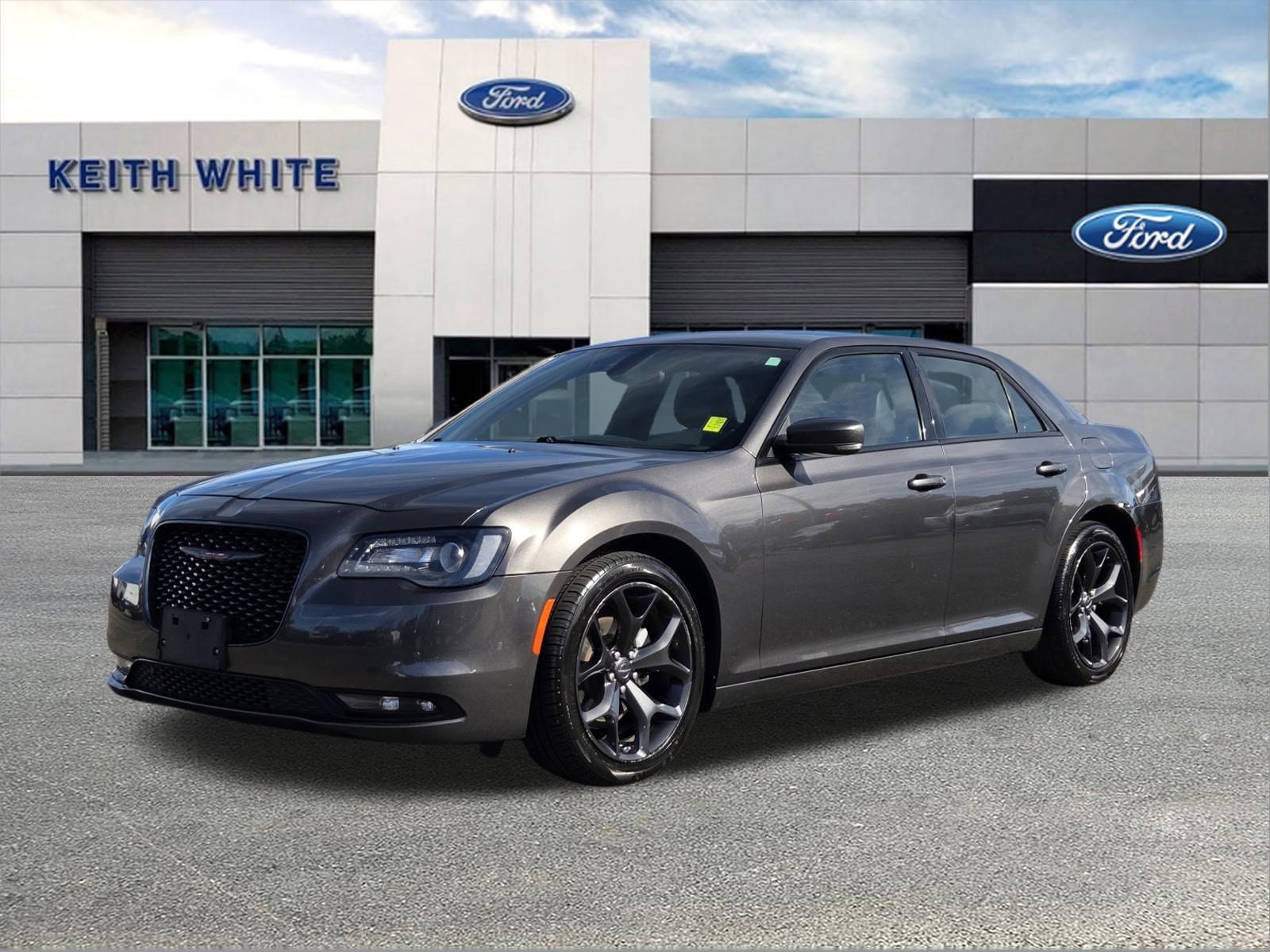 2023 Chrysler 300 S's photo