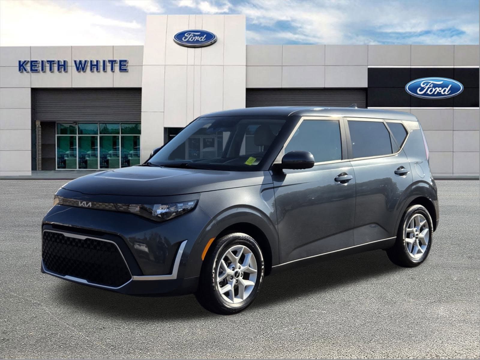 2023 Kia Soul LX's photo