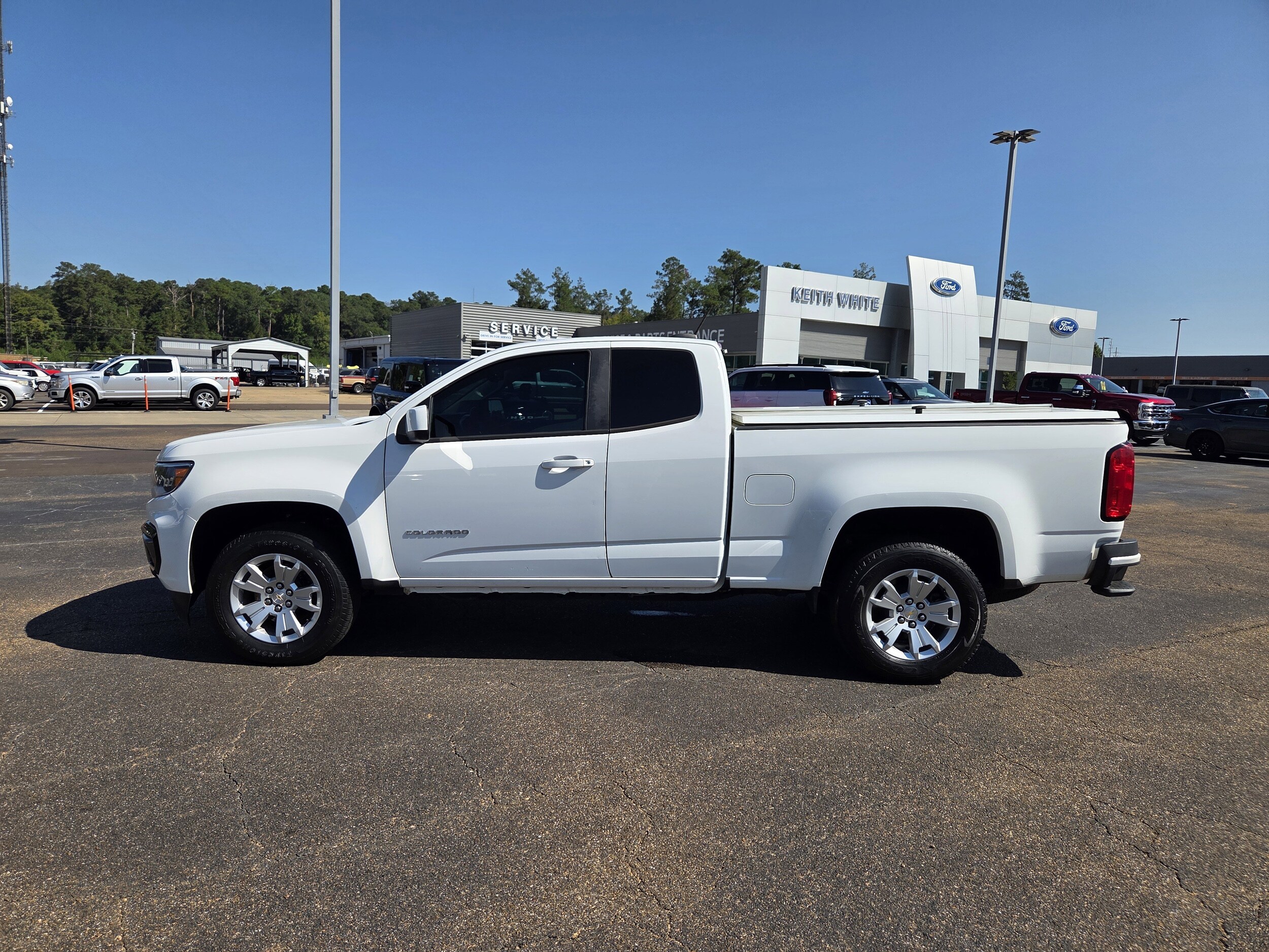 2022 Chevrolet Colorado LT photo 2