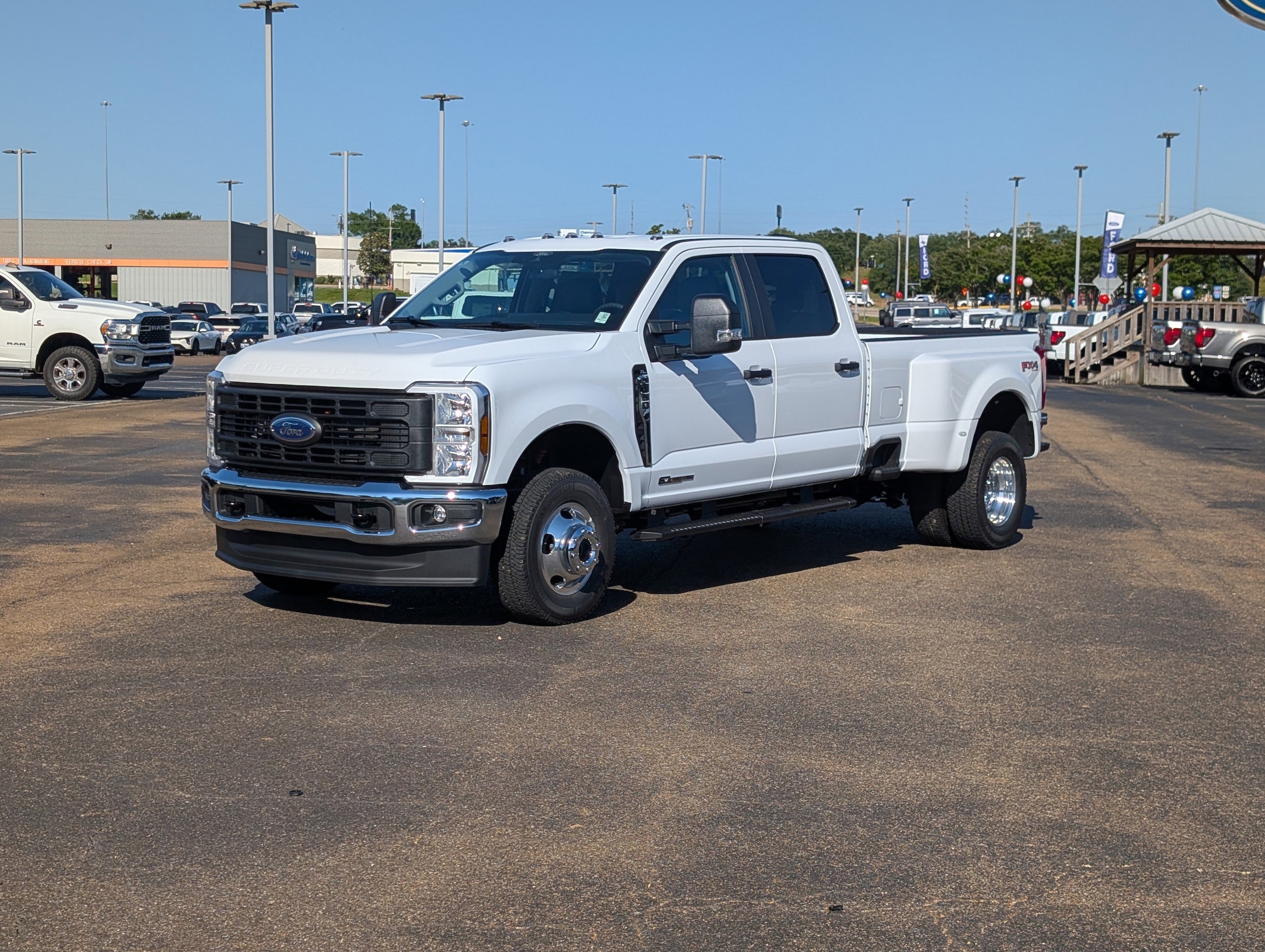 2026 Ford F-350 XL 4x4 Crew Cab 8' Box DRW's photo