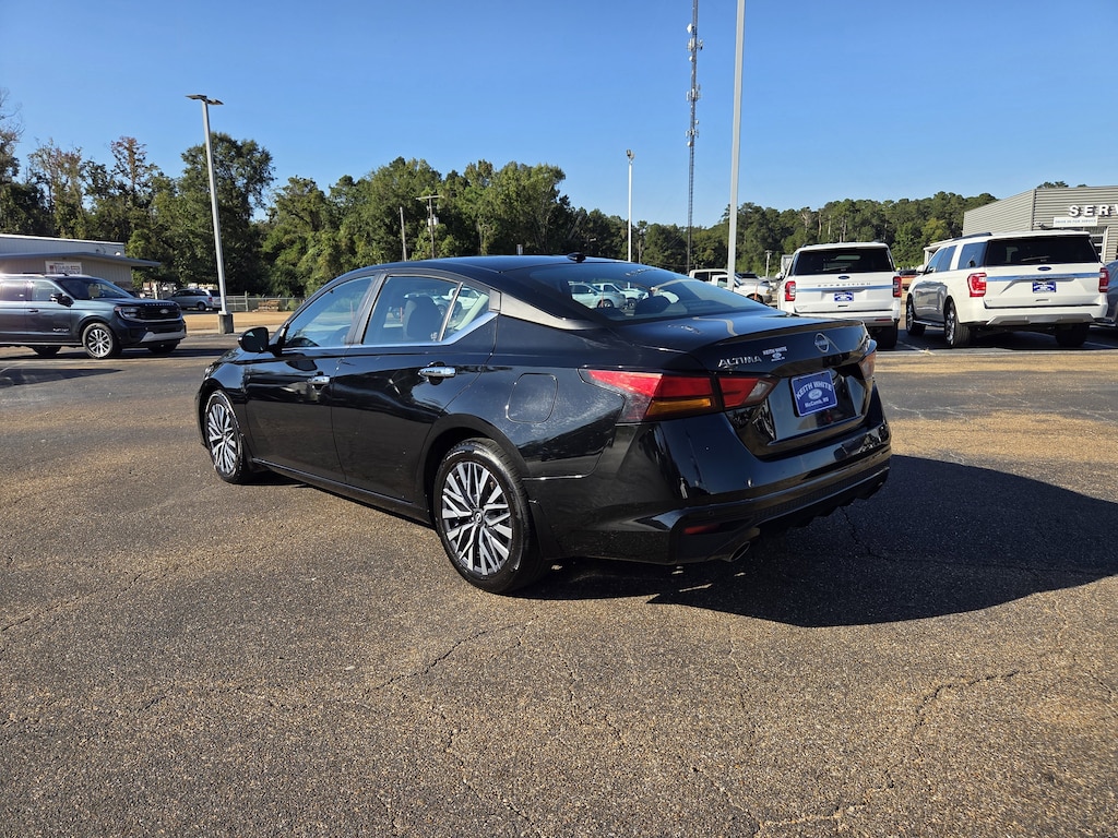 Used 2024 Nissan Altima 2.5 SV Sedan