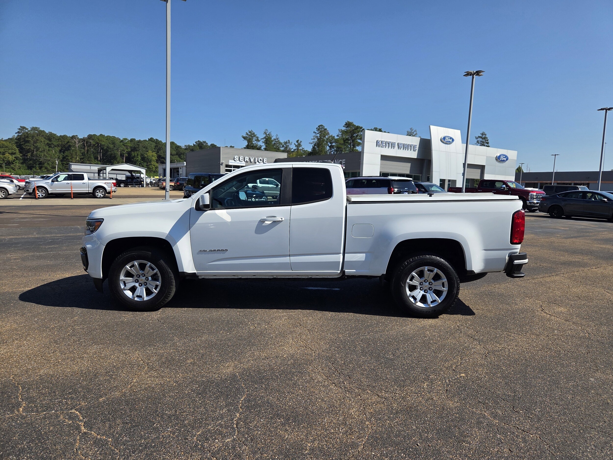 2022 Chevrolet Colorado LT photo 2