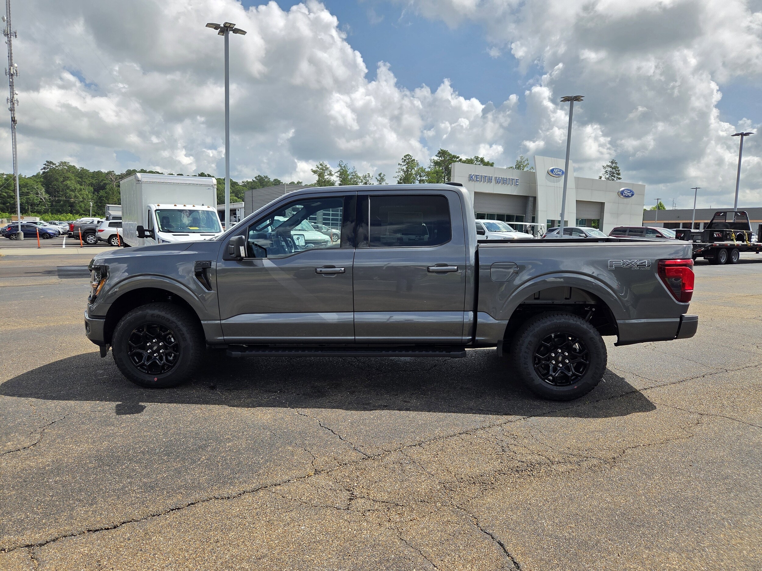 2025 Ford F-150 XLT photo 2
