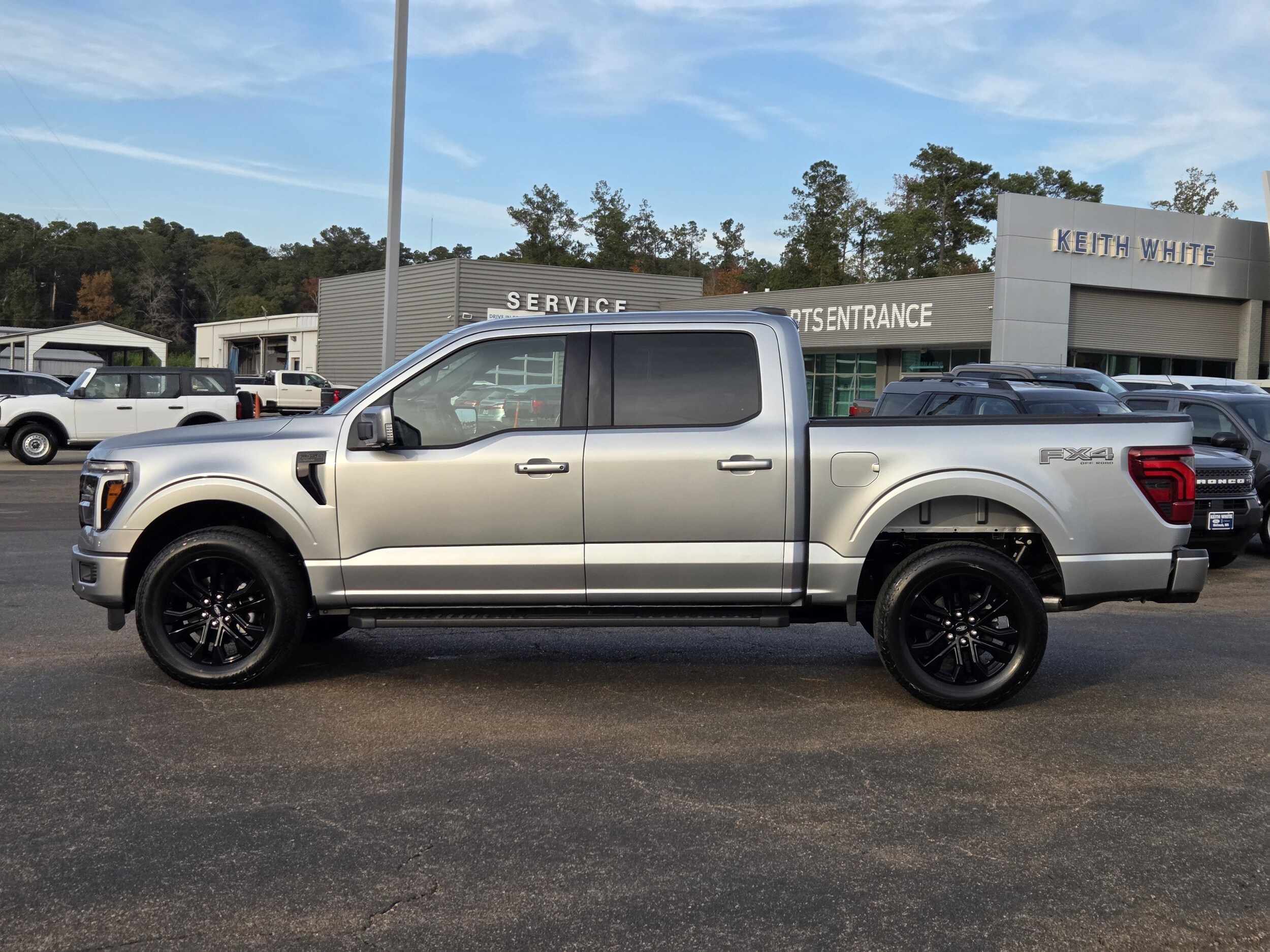 2025 Ford F-150 Lariat photo 2