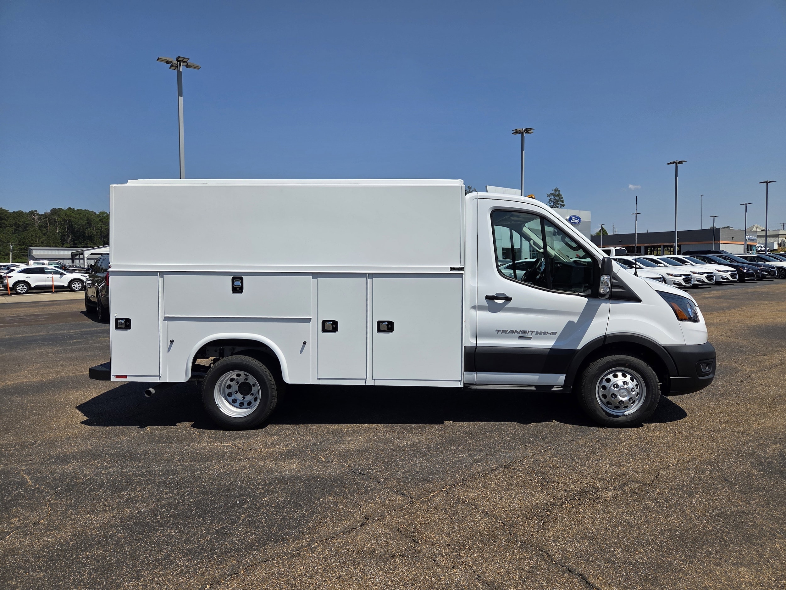 2025 Ford Transit Cutaway Base - Photo 11