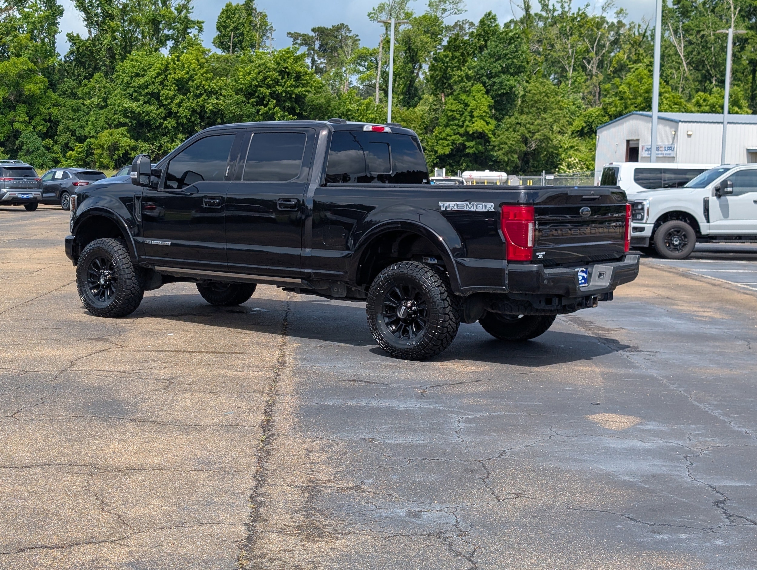 View vehicle photo 4