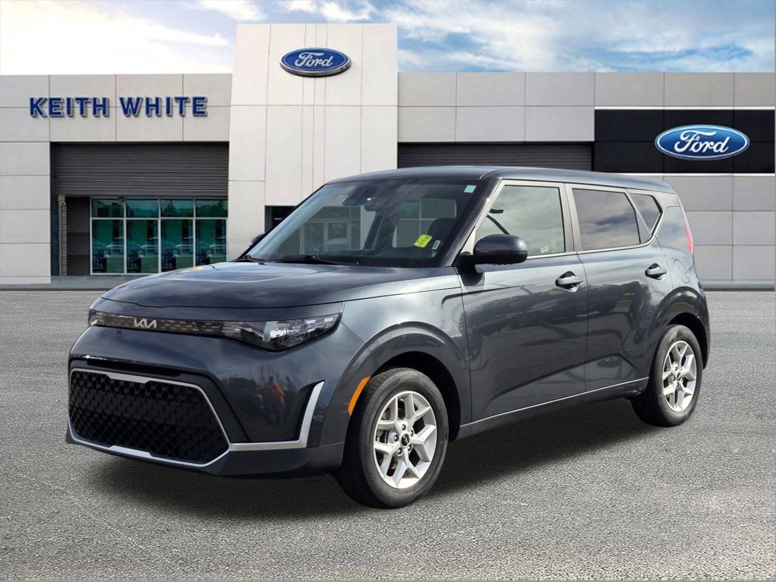 2024 Kia Soul LX's photo