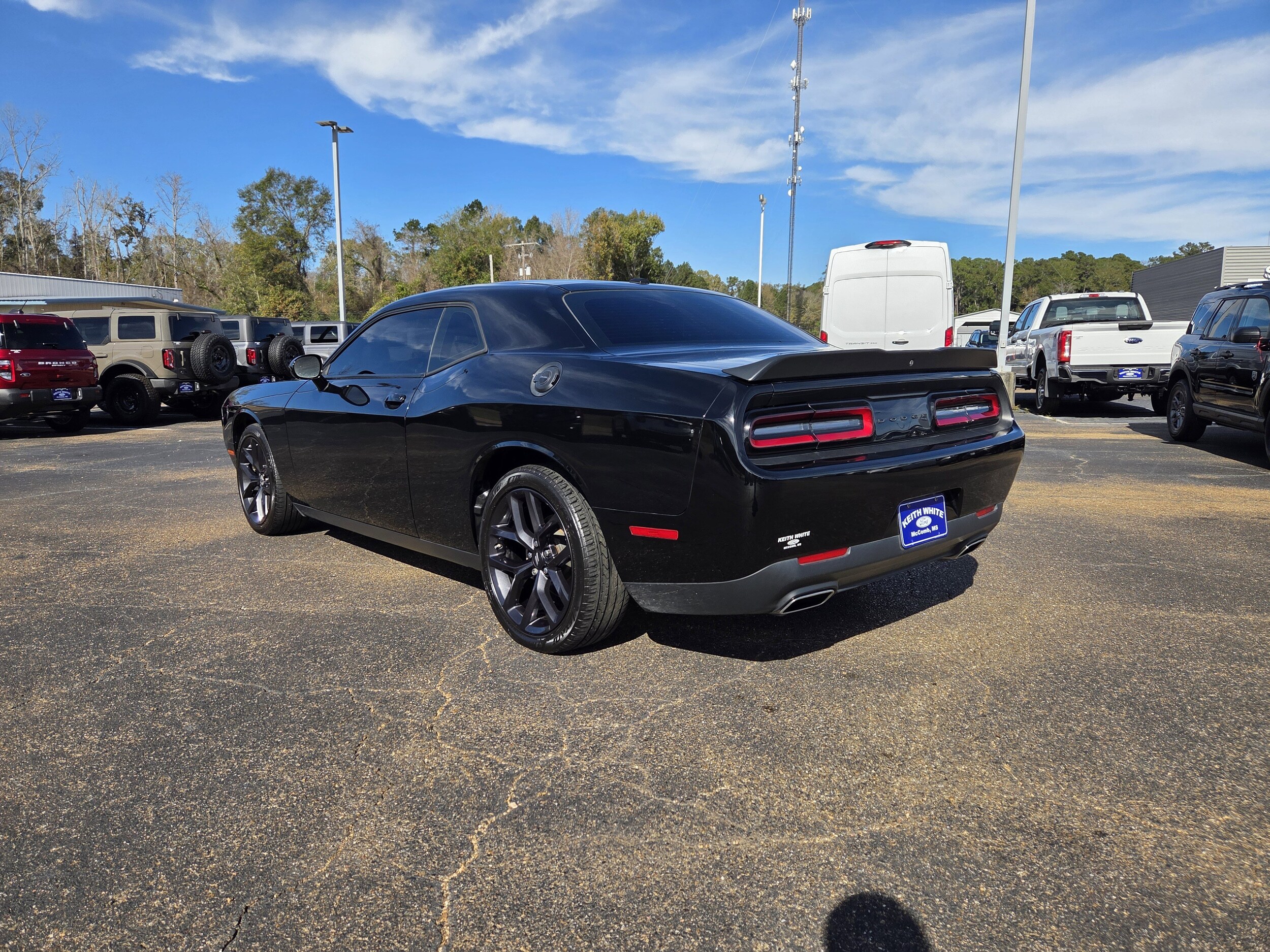 2022 Dodge Challenger SXT photo 2