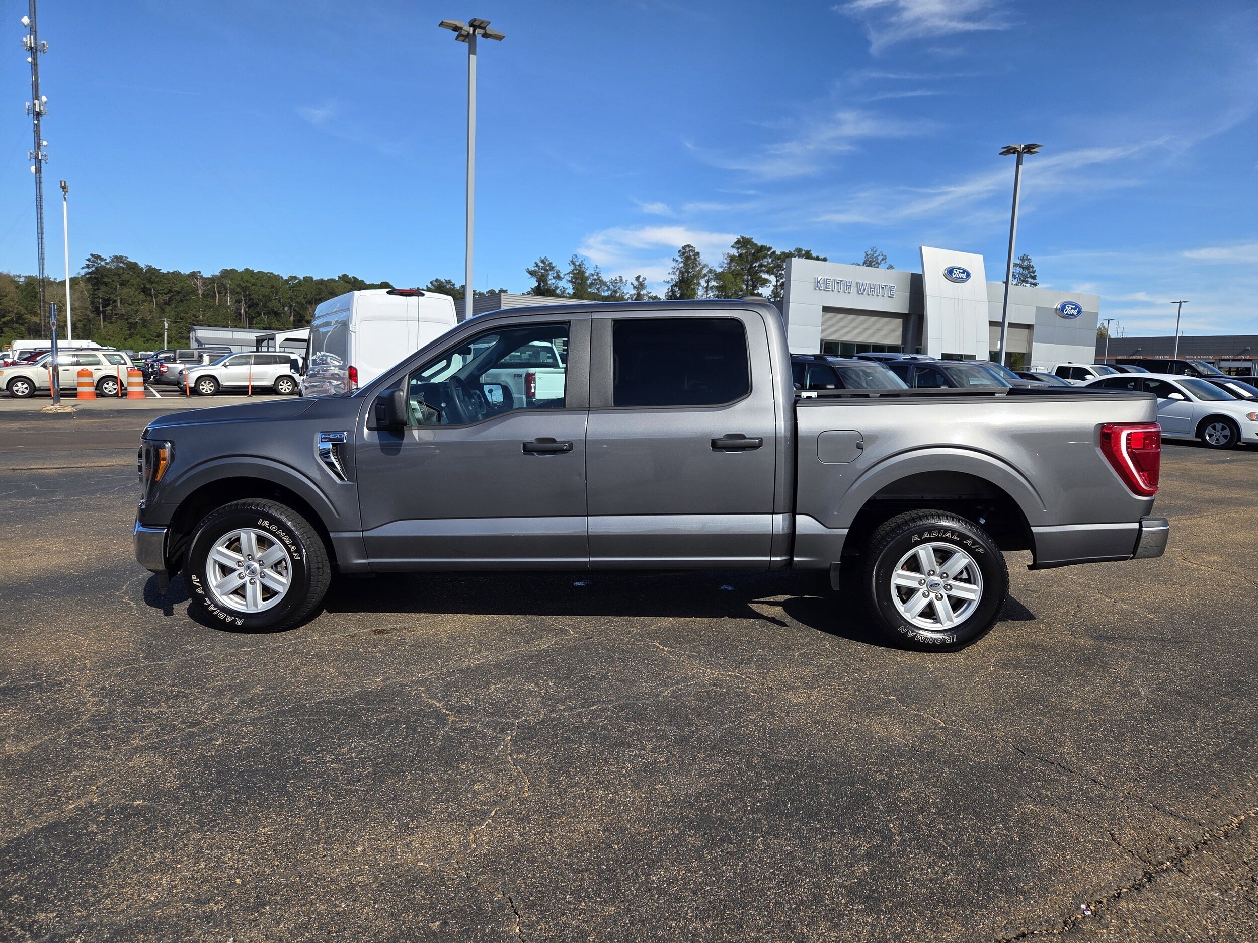 2023 Ford F-150 XLT photo 2