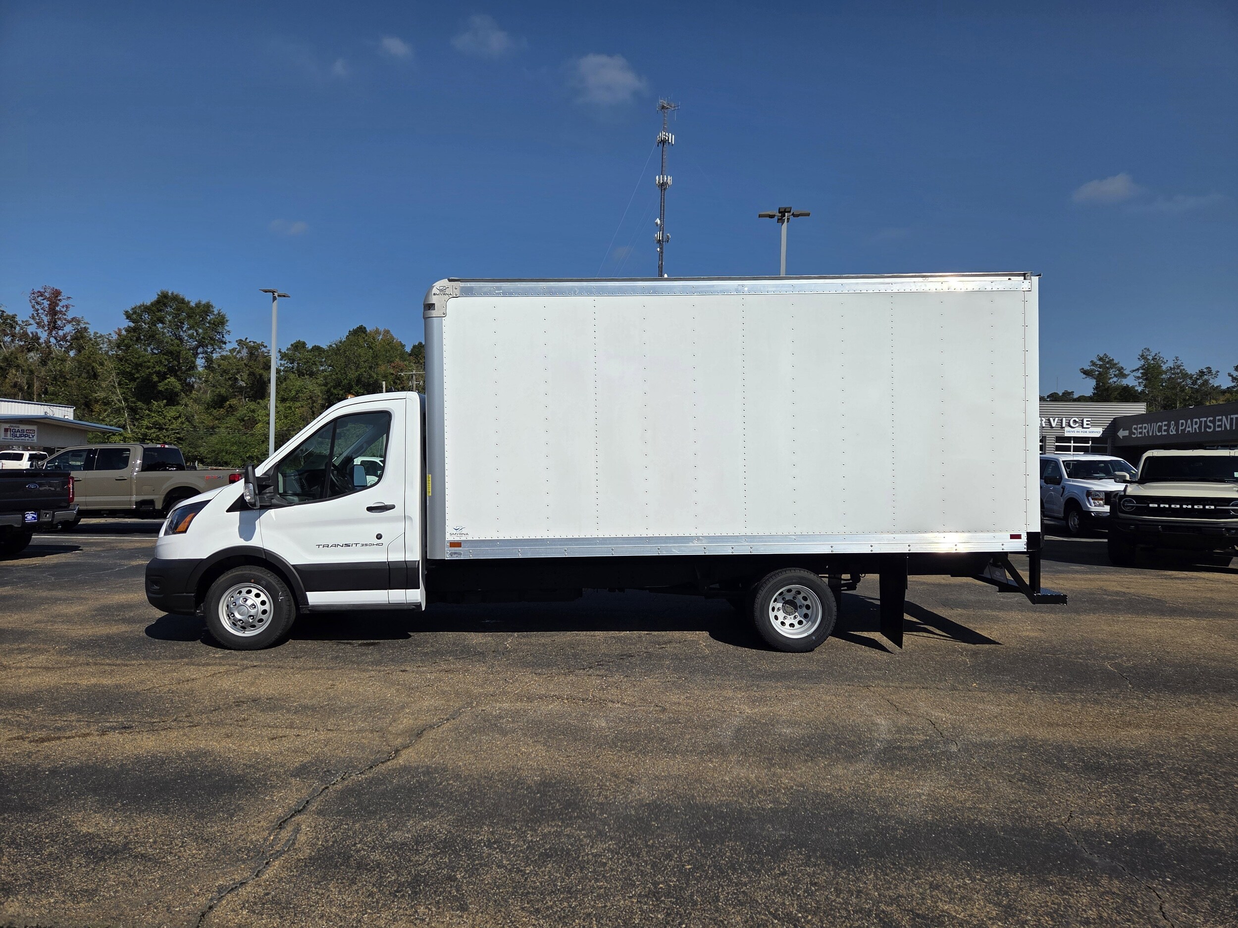 2024 Ford Transit photo 2