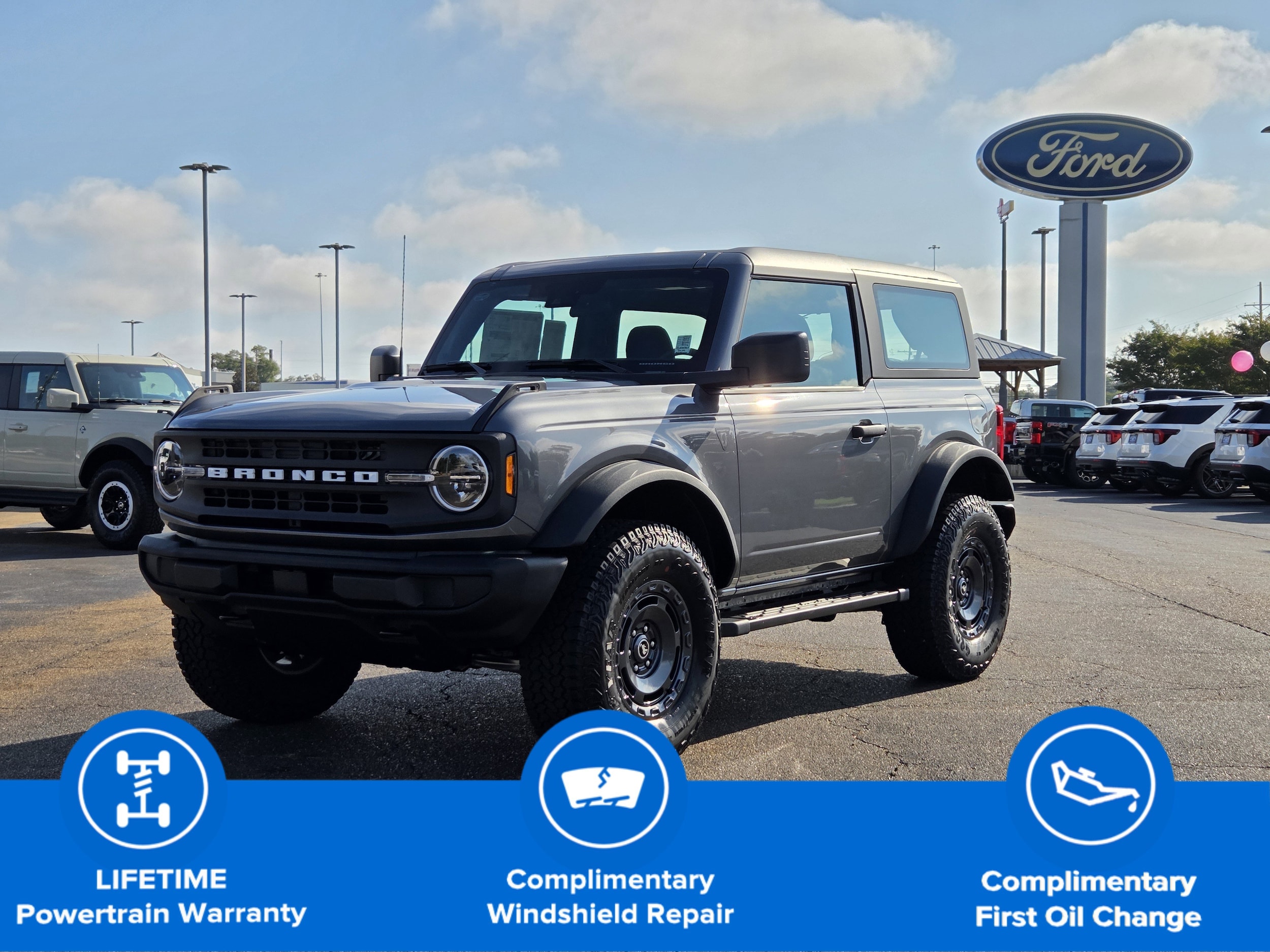 2025 Ford Bronco 2-Door Base's photo