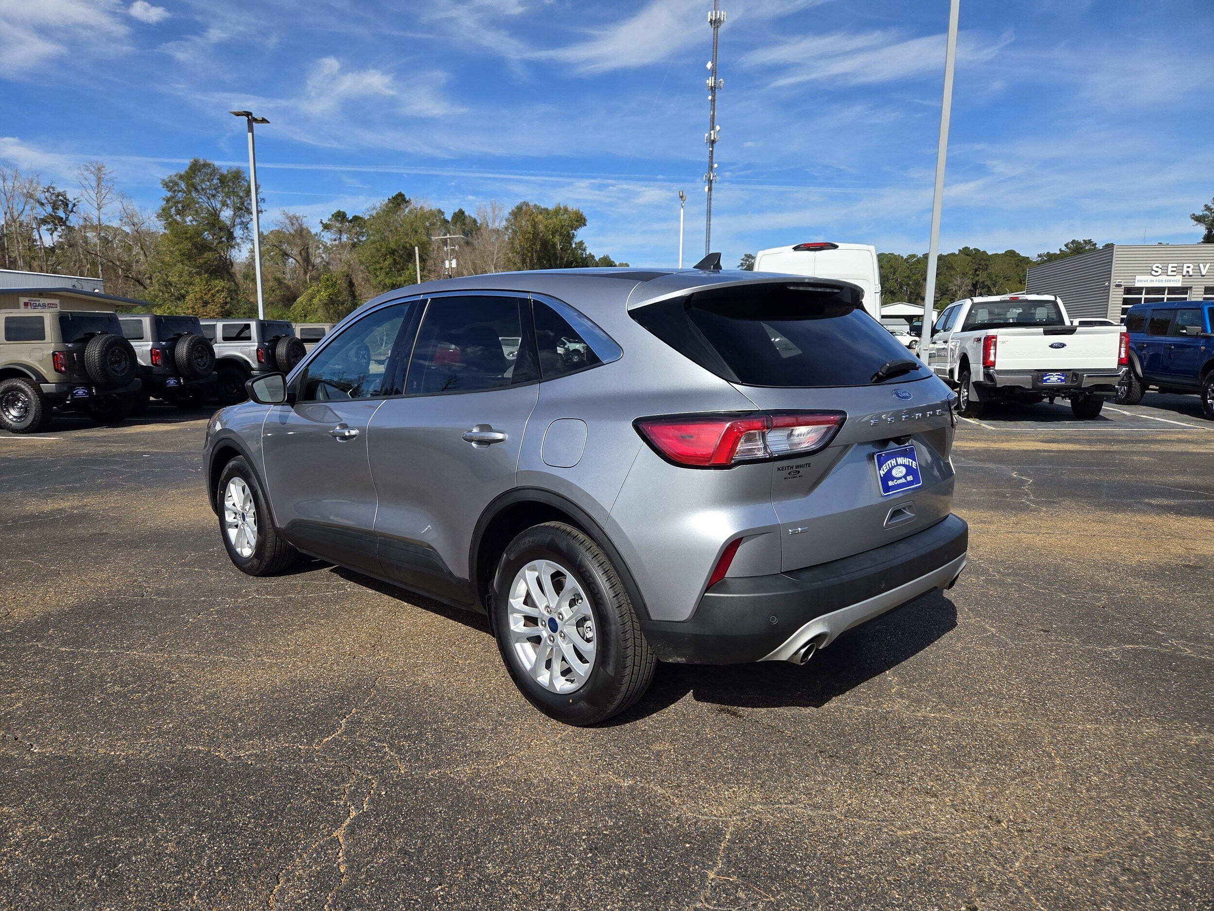2022 Ford Escape SE photo 2