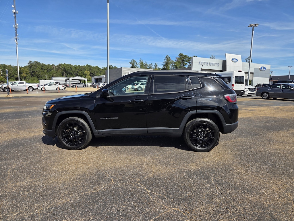Used 2025 Jeep Compass Latitude SUV