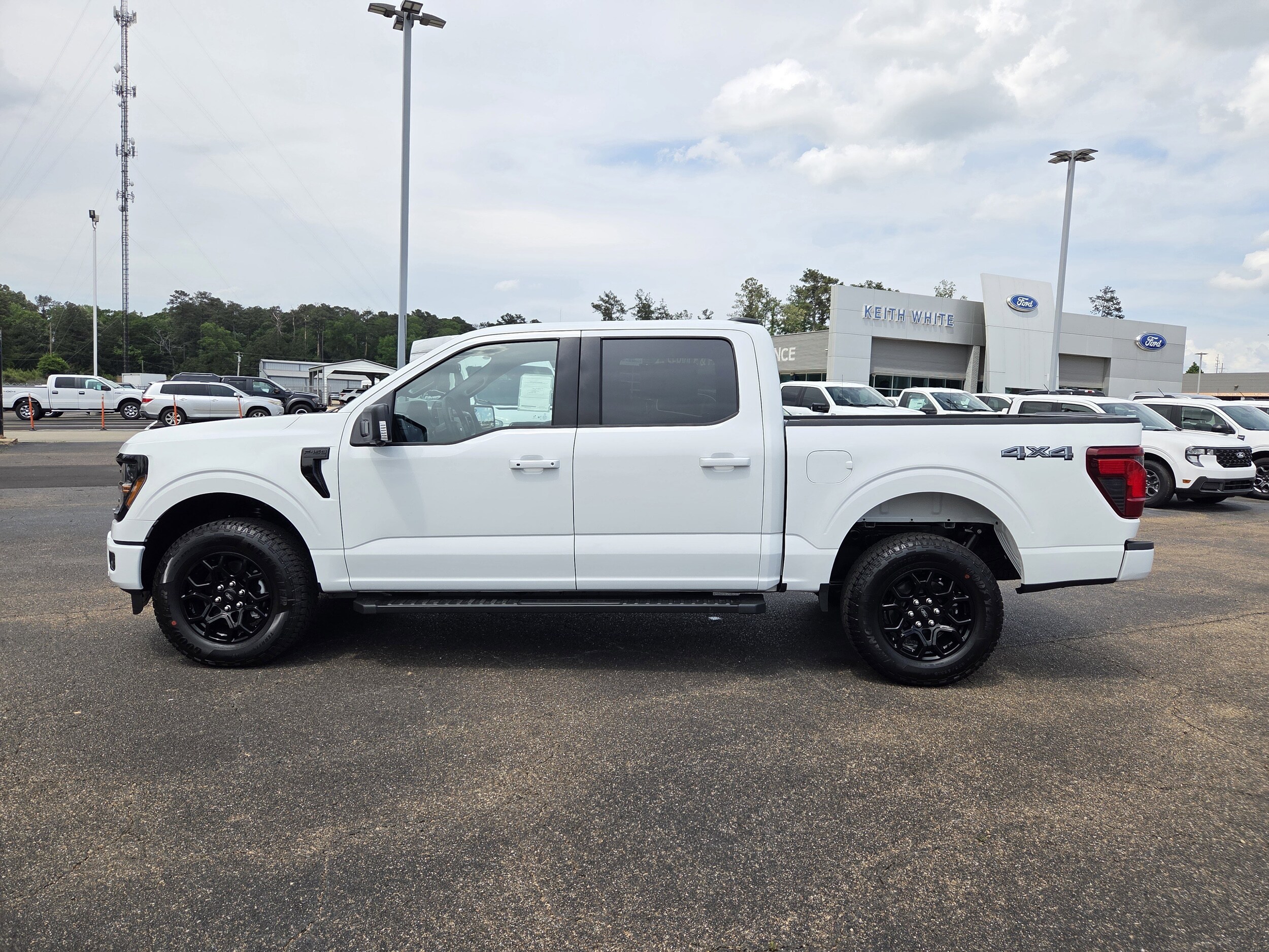 2025 Ford F-150 XLT photo 2