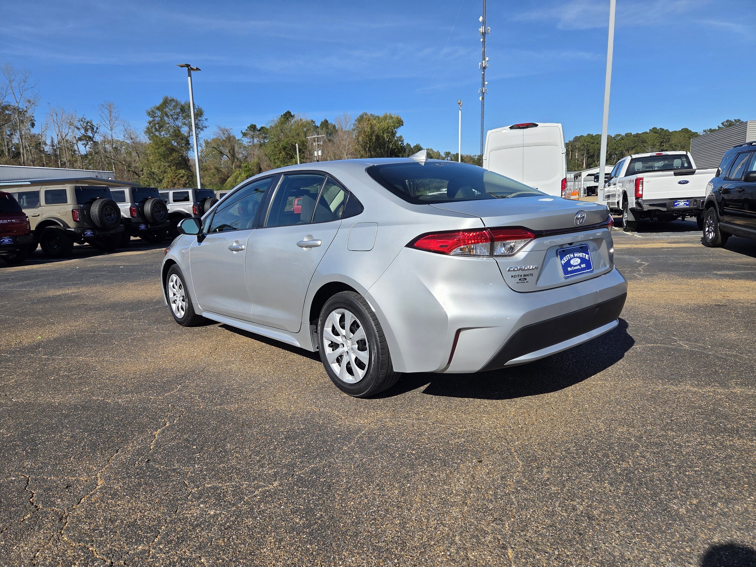 2022 Toyota Corolla LE photo 3