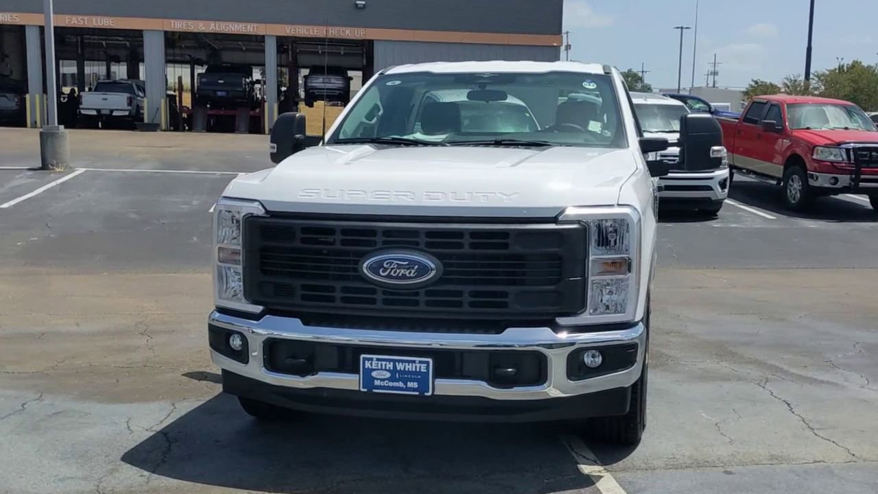 2023 Ford F-250 XL photo 3