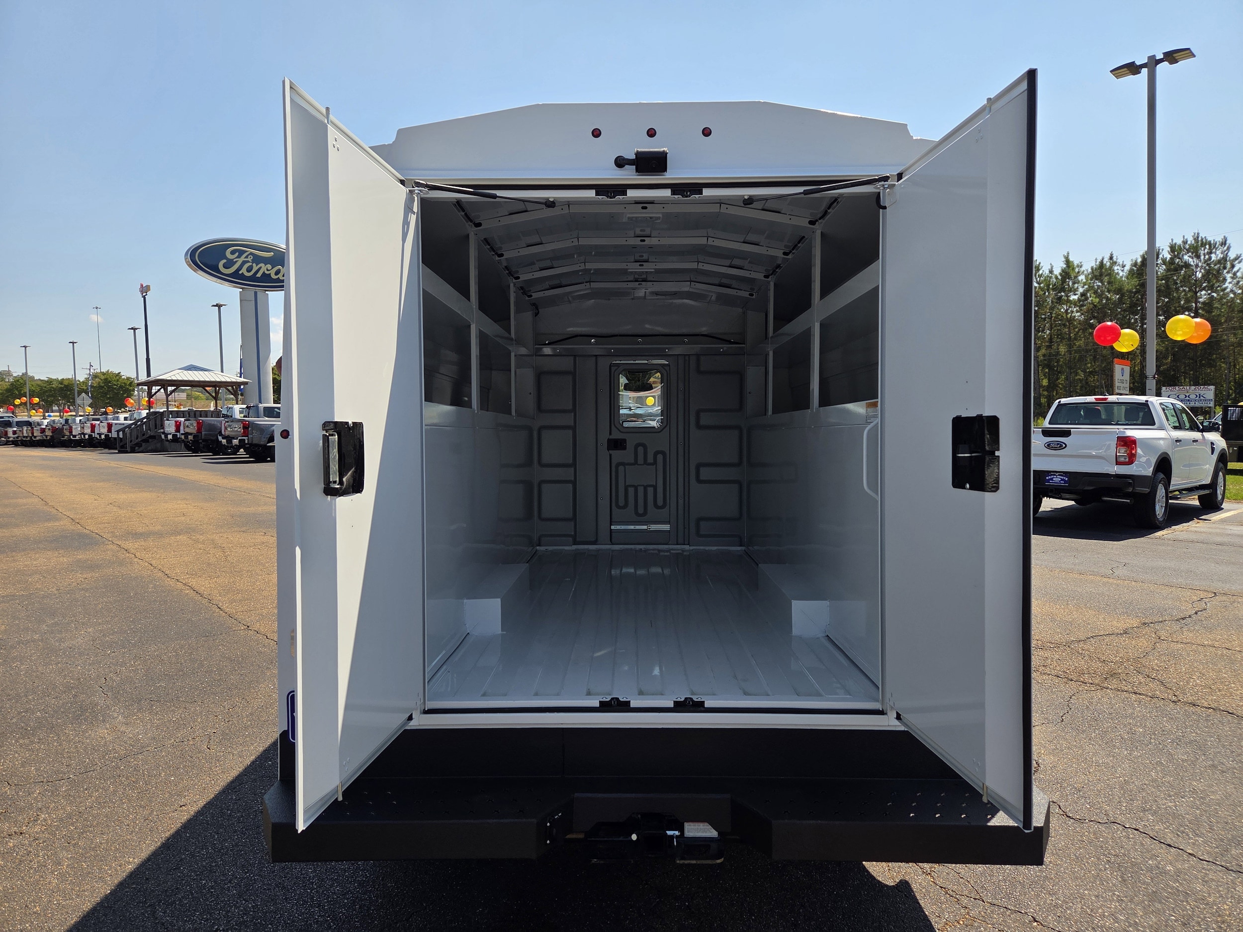 2025 Ford Transit Cutaway Base - Photo 7