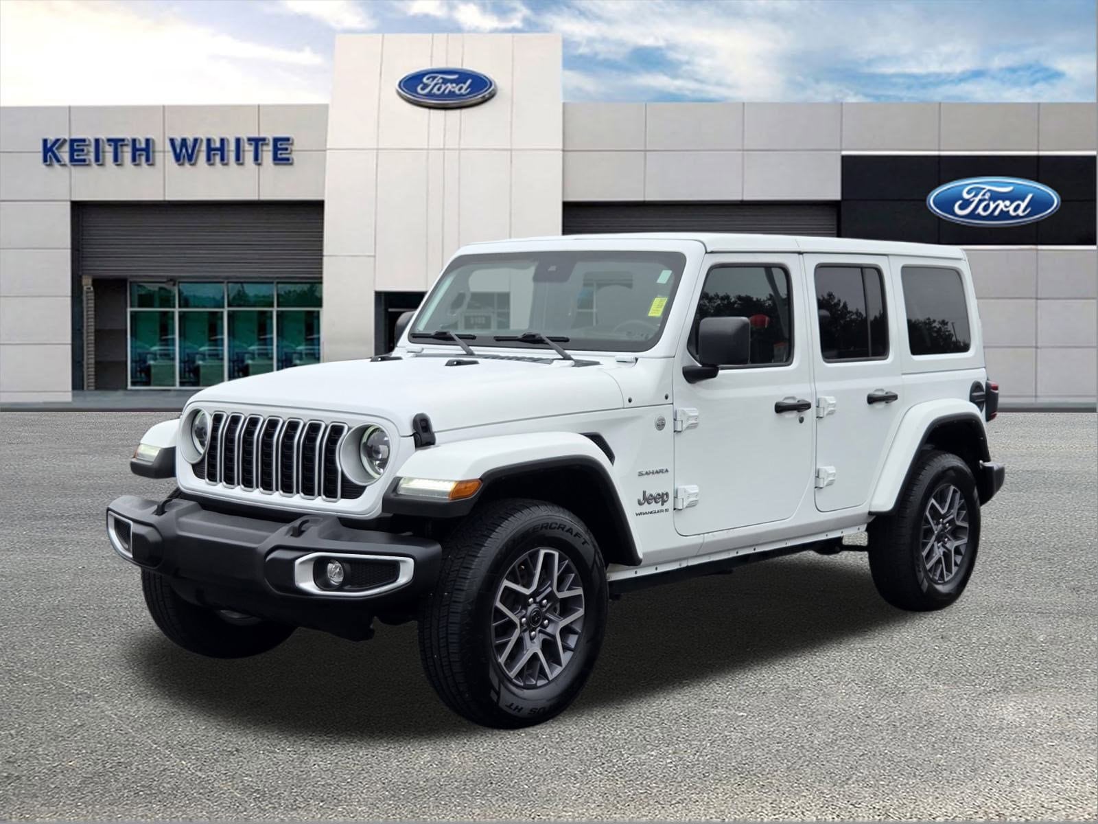2024 Jeep Wrangler 4-Door Sahara's photo