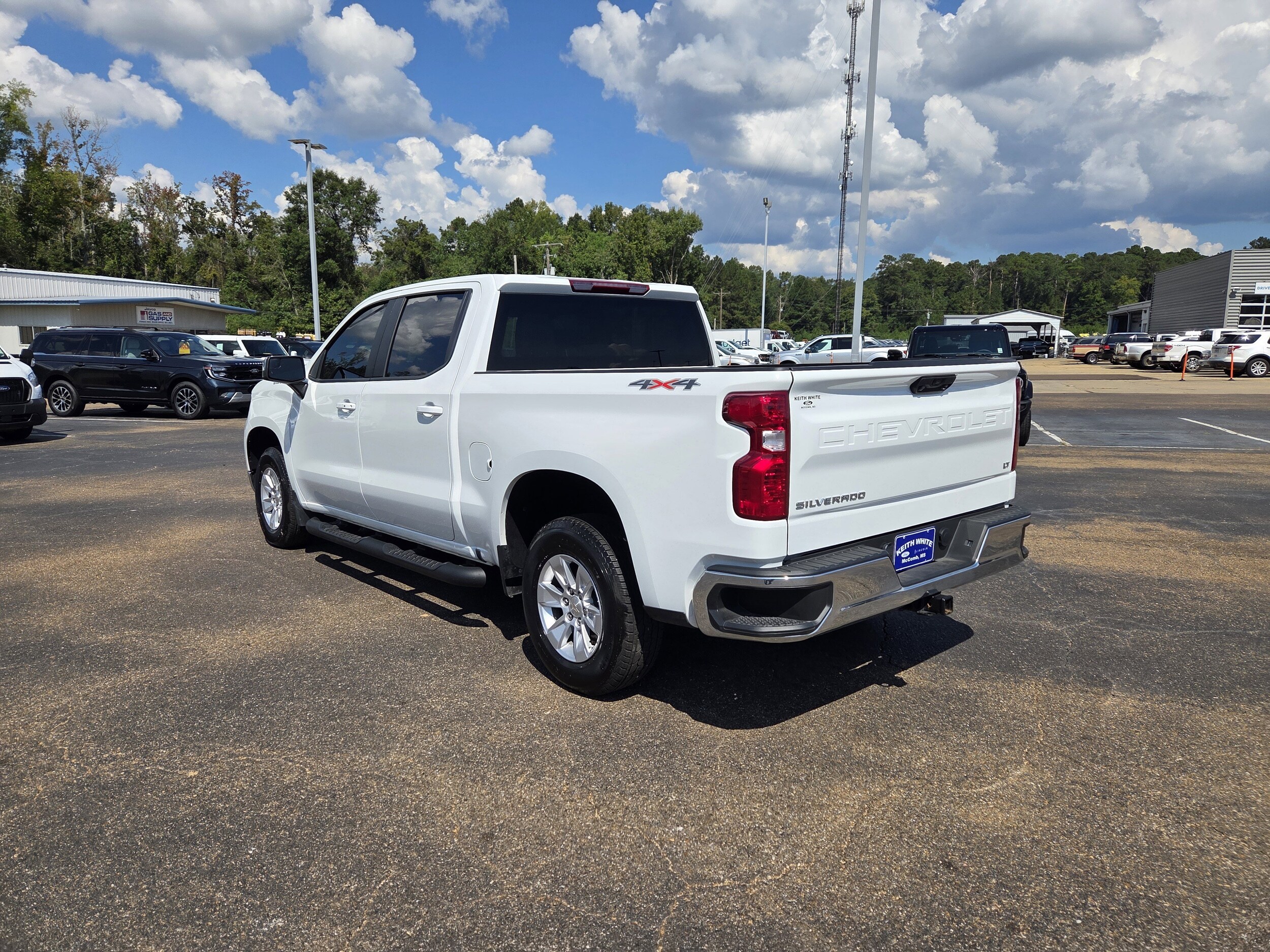 2024 Chevrolet Silverado 1500 LT photo 2