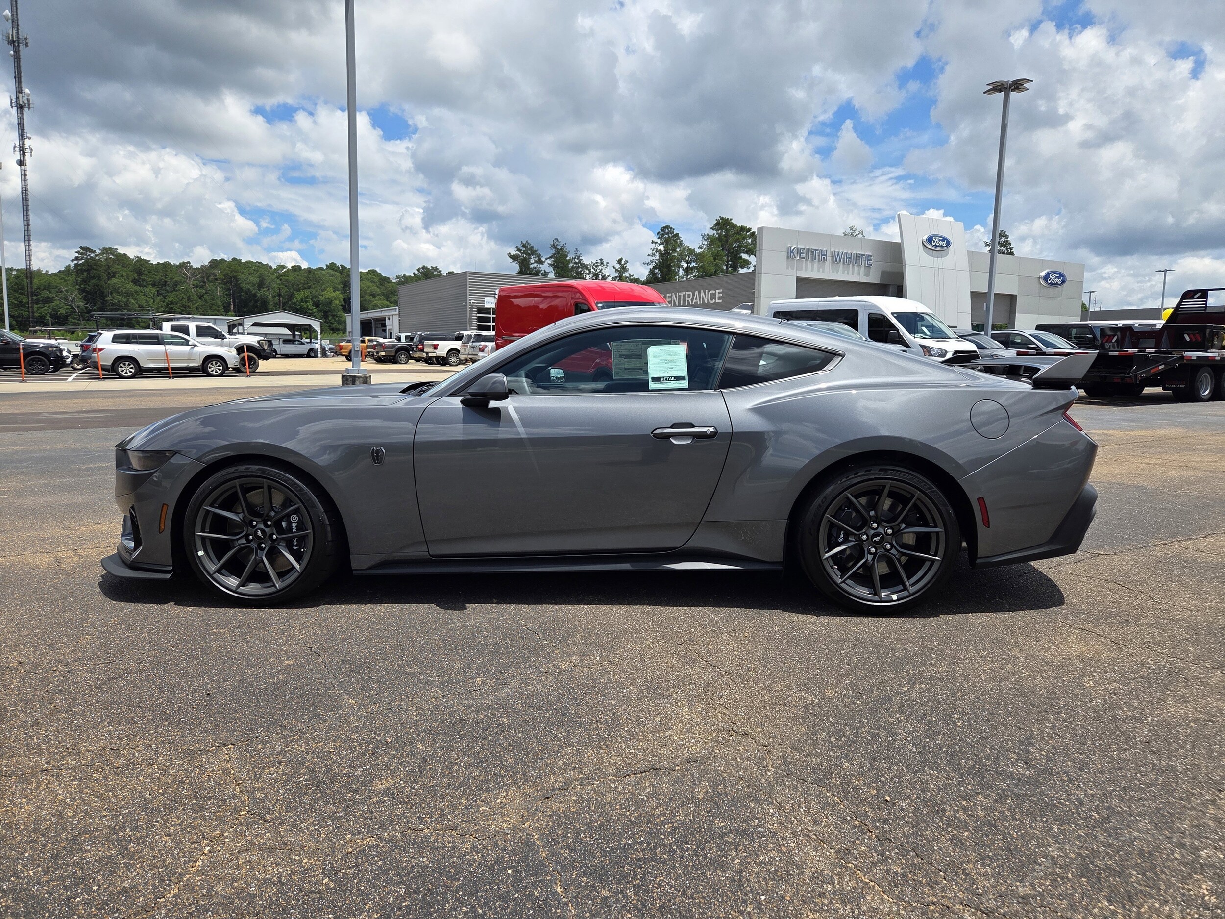 2025 Ford Mustang Dark Horse Deluxe photo 2