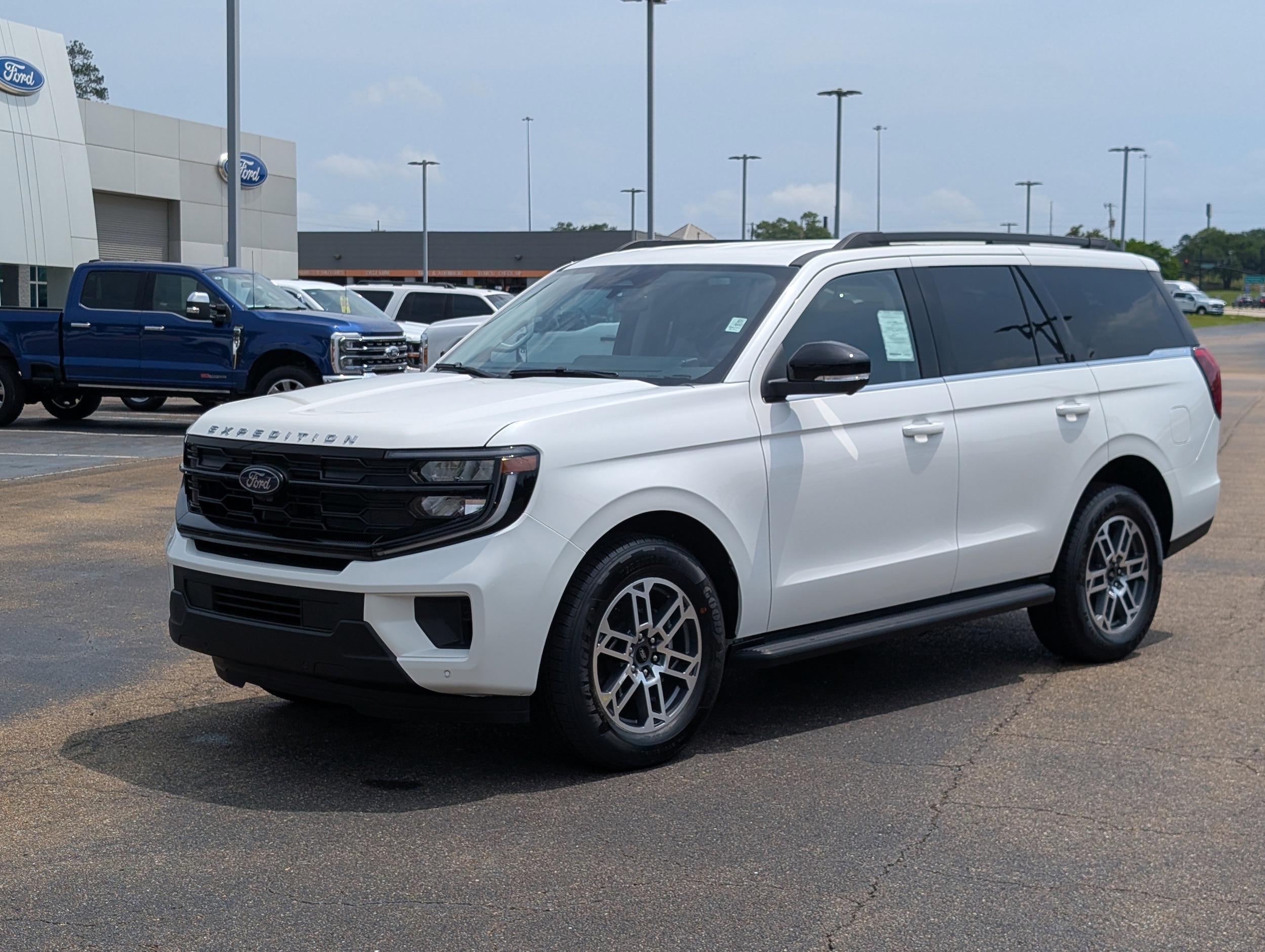 2026 Ford Expedition Active's photo