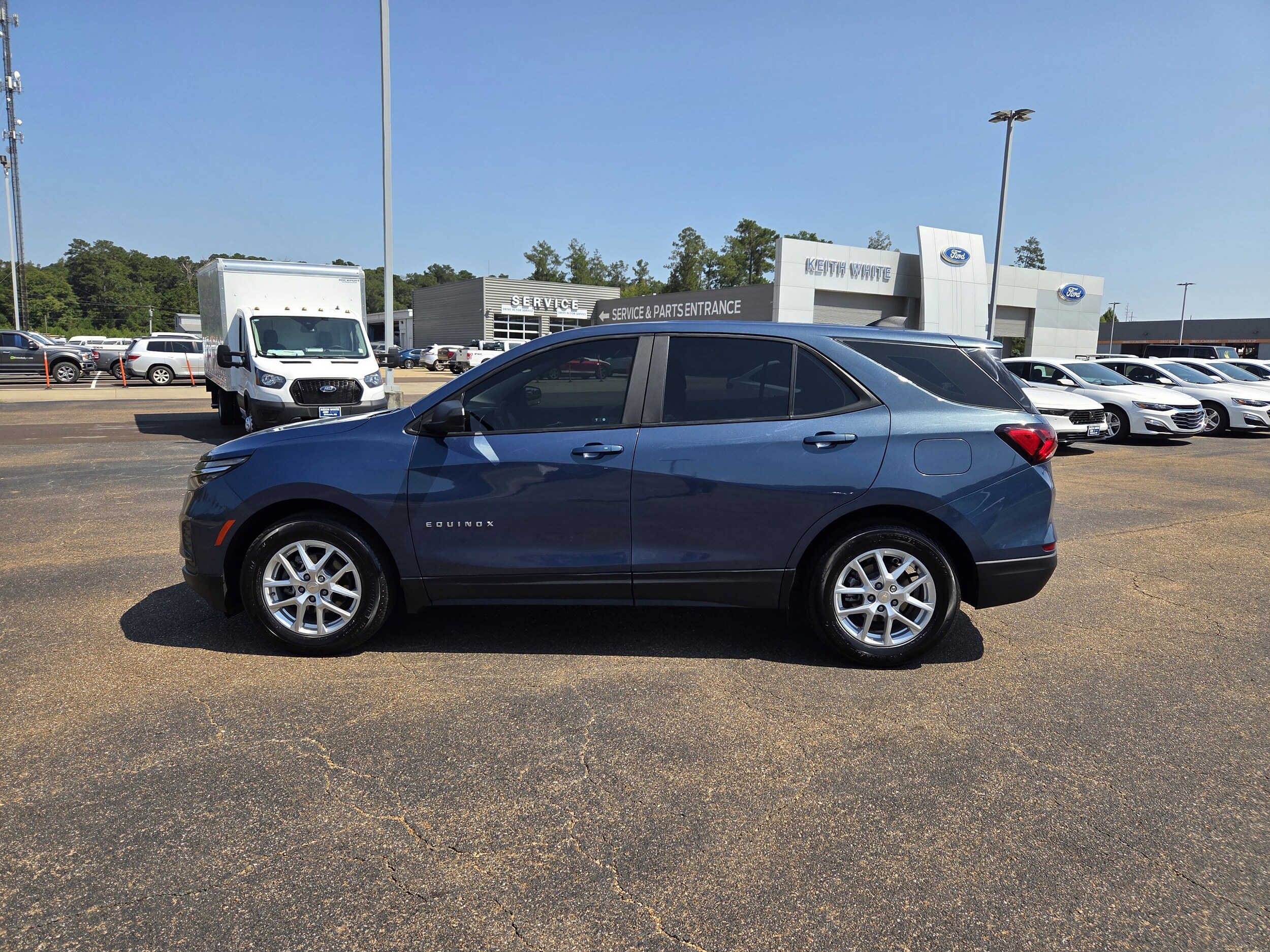 2024 Chevrolet Equinox LS photo 2