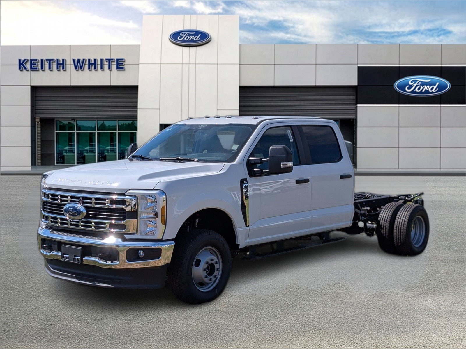 2026 Ford F-350 Super Duty Chassis Cab