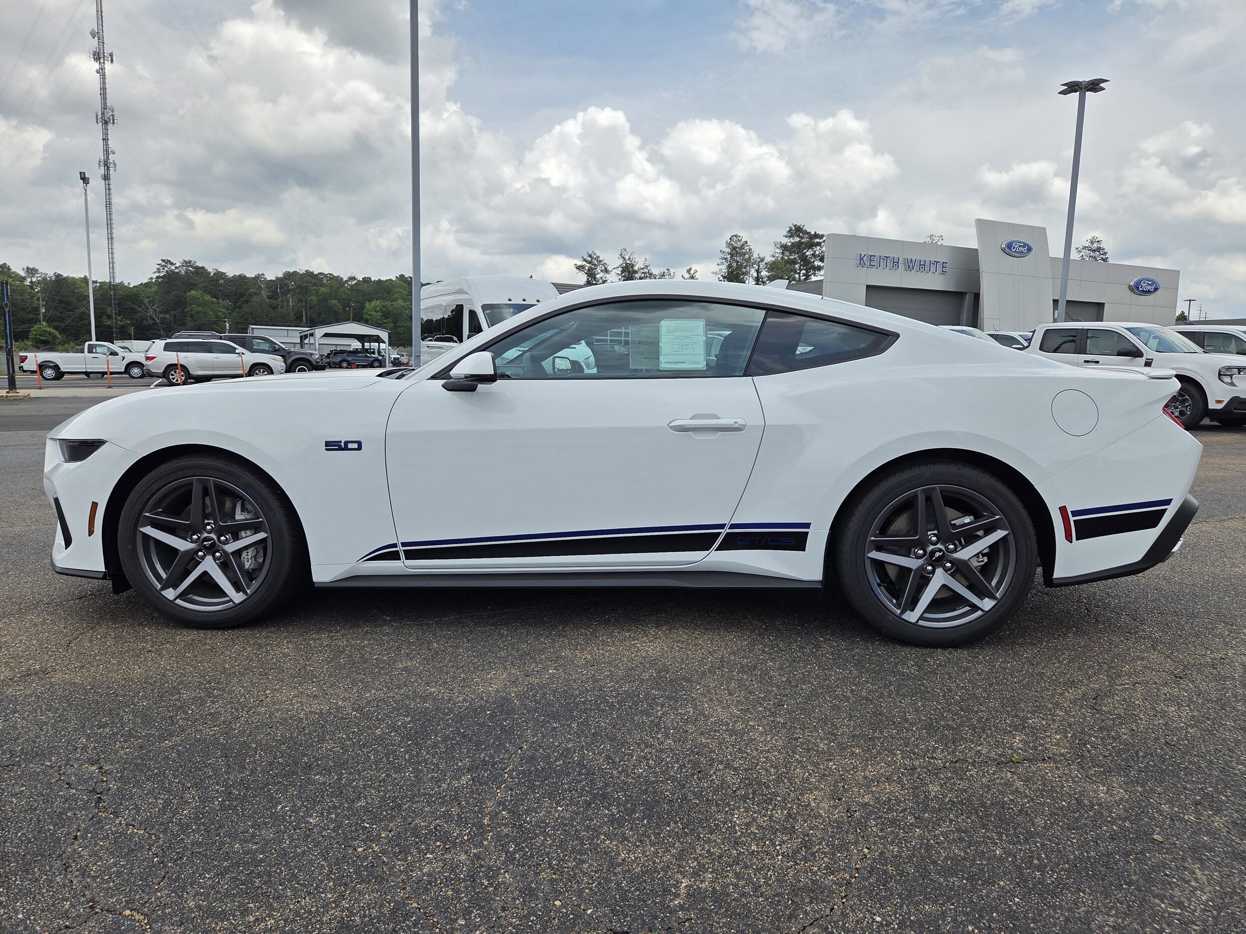 2025 Ford Mustang GT Premium photo 2
