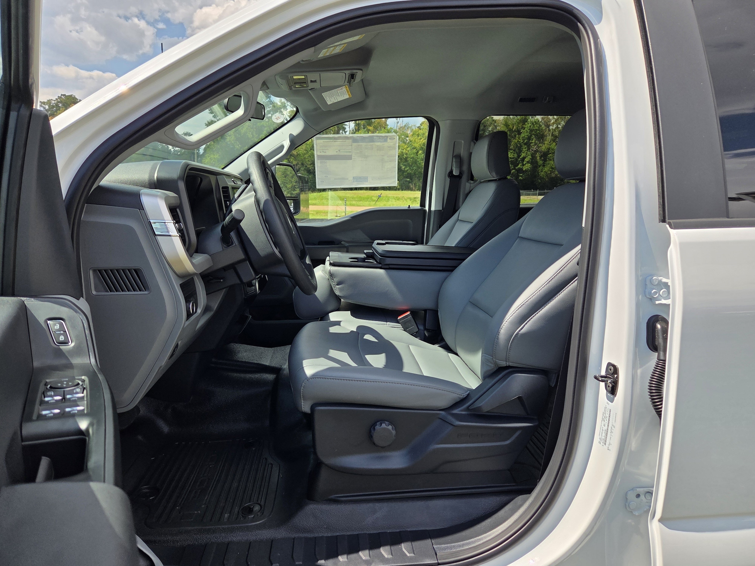 2026 Ford F-350 Super Duty Chassis Cab XL - Photo 11