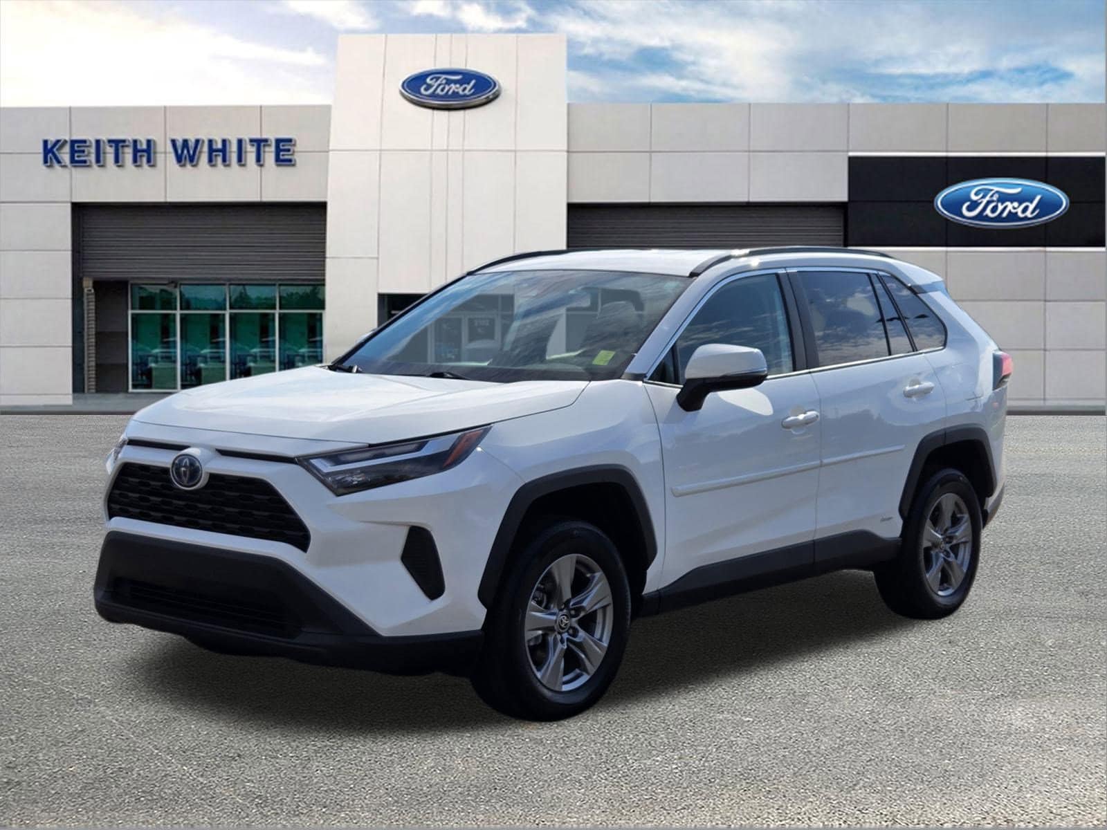 2024 Toyota RAV4 LE's photo