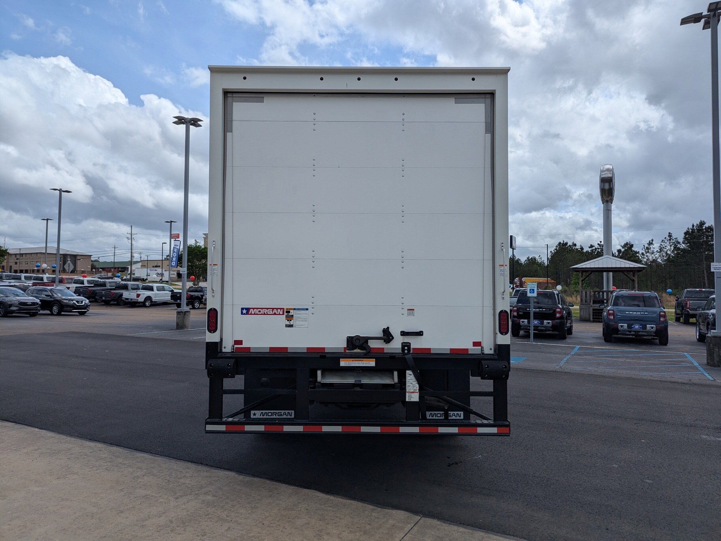 2023 Ford F-550 photo 4