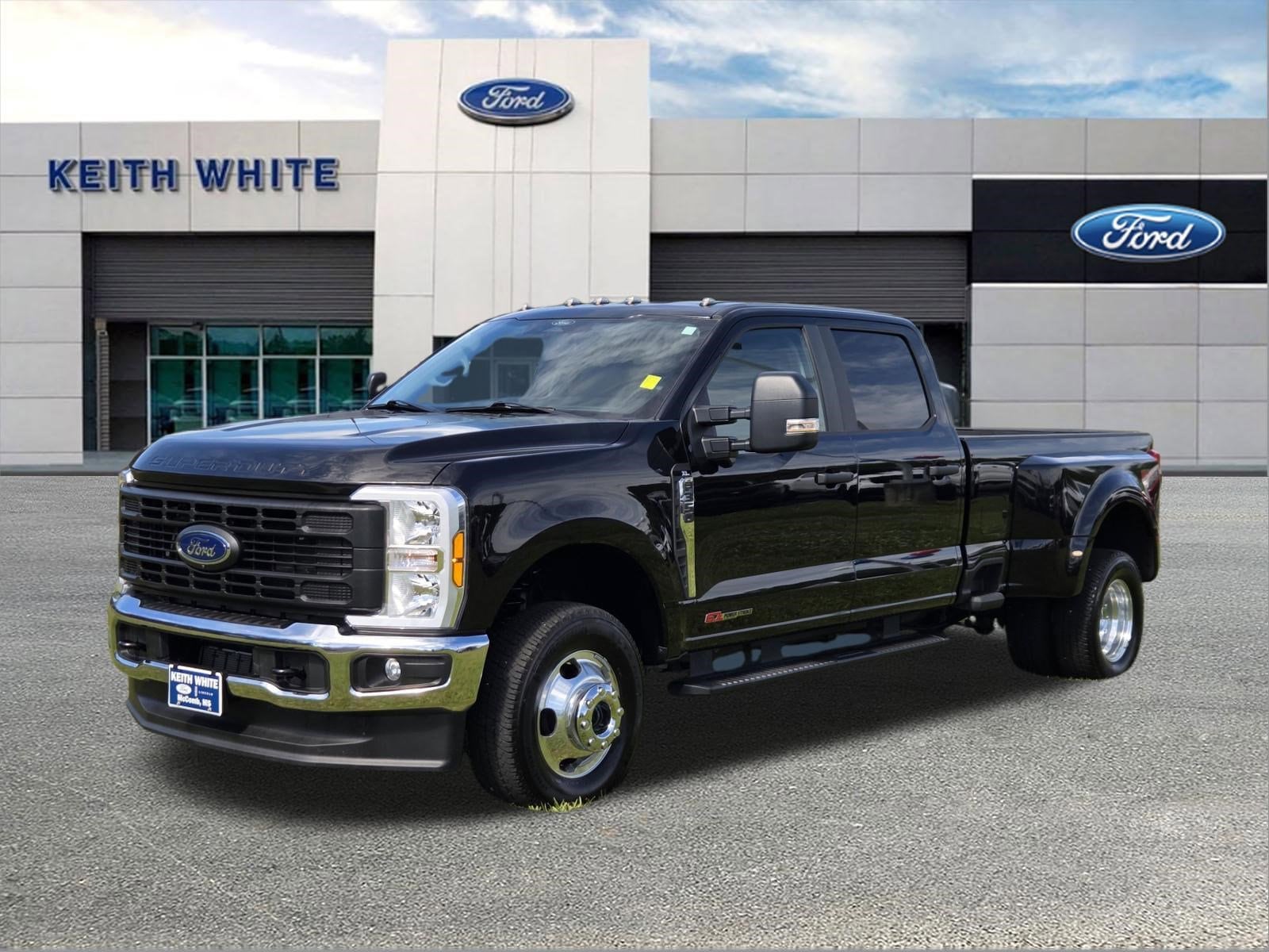 Agate Black 2024 Ford F-350 Super Duty Pickup Truck Automatic