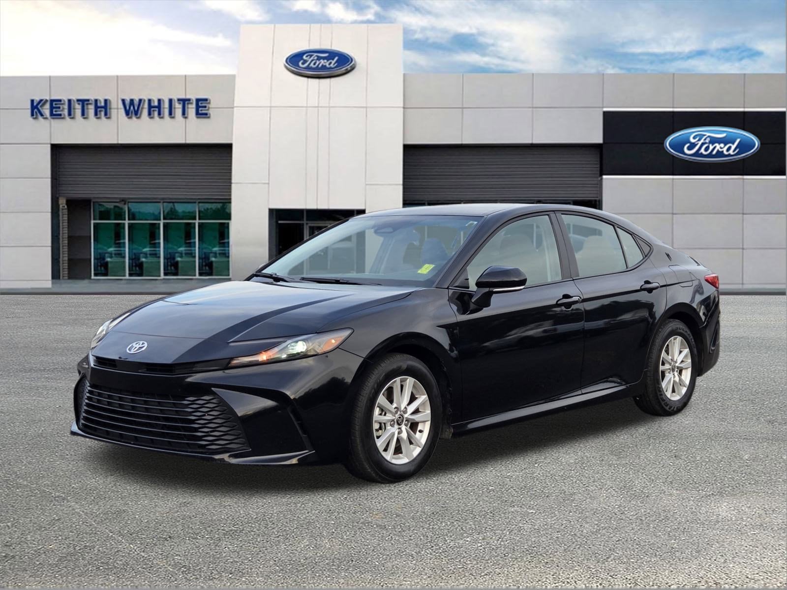 2025 Toyota Camry LE's photo