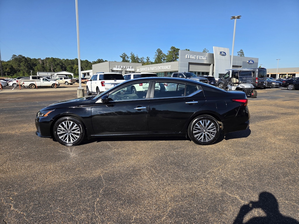 Used 2024 Nissan Altima 2.5 SV Sedan