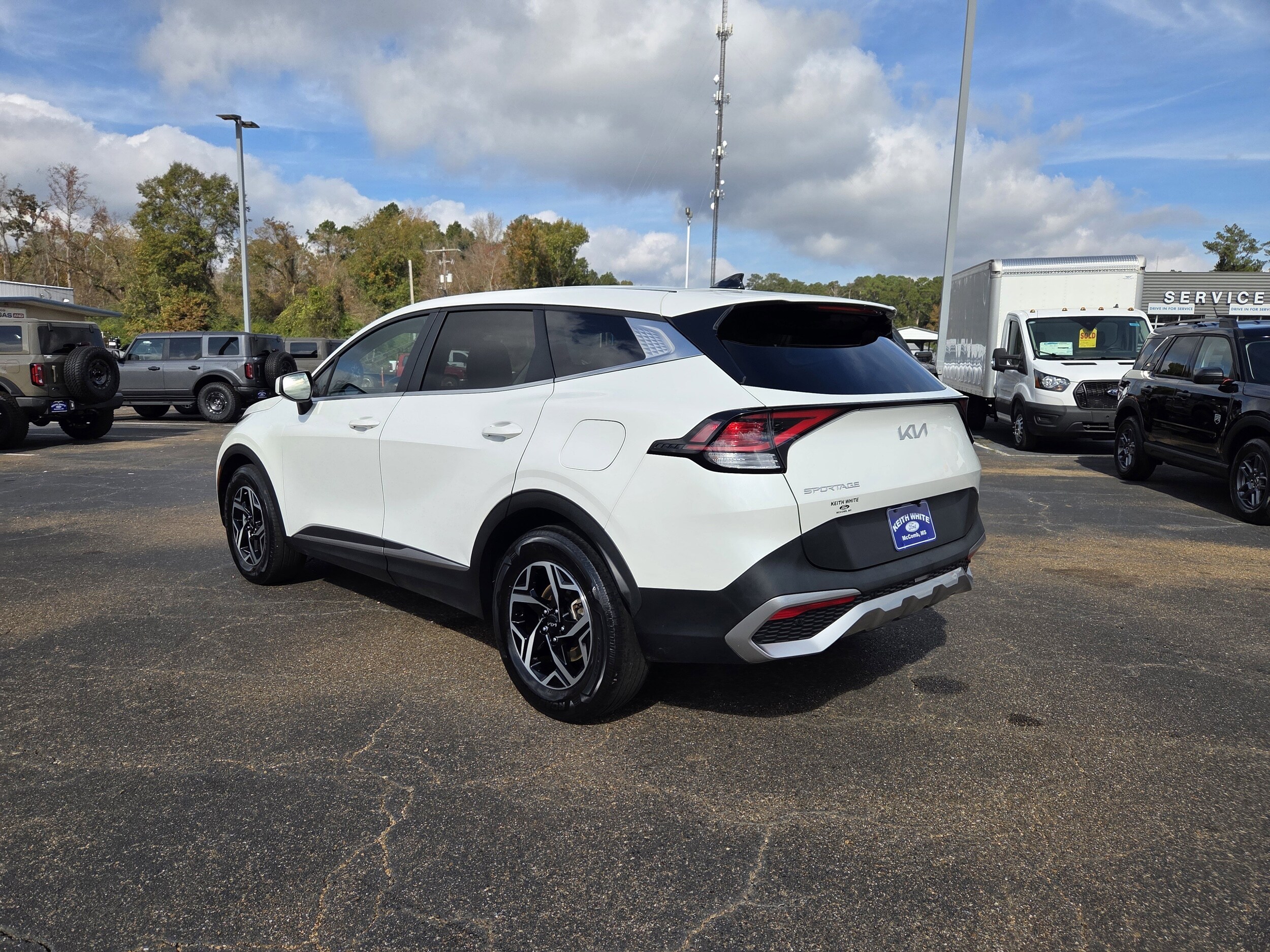 2023 Kia Sportage LX photo 2