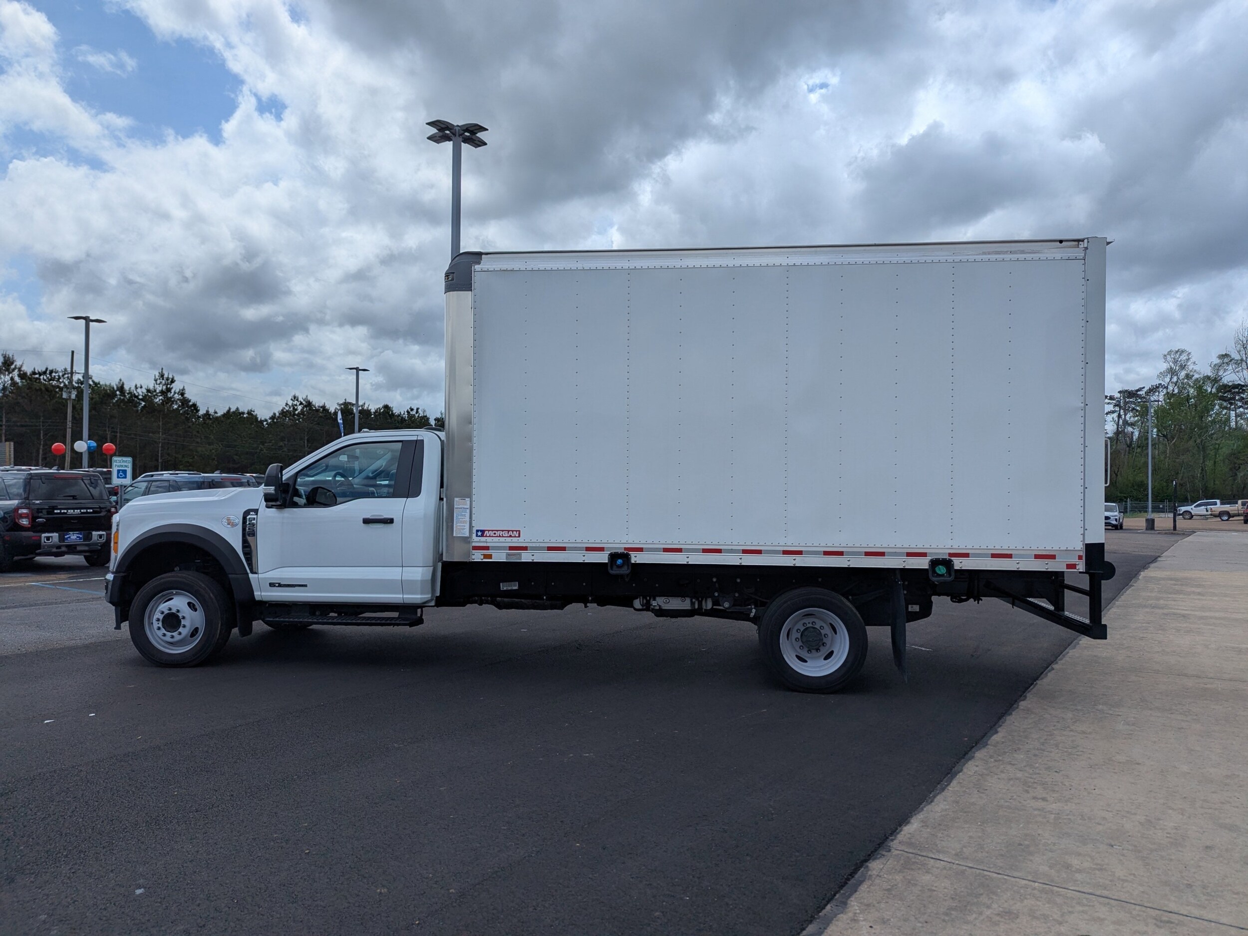 2023 Ford F-550 photo 2