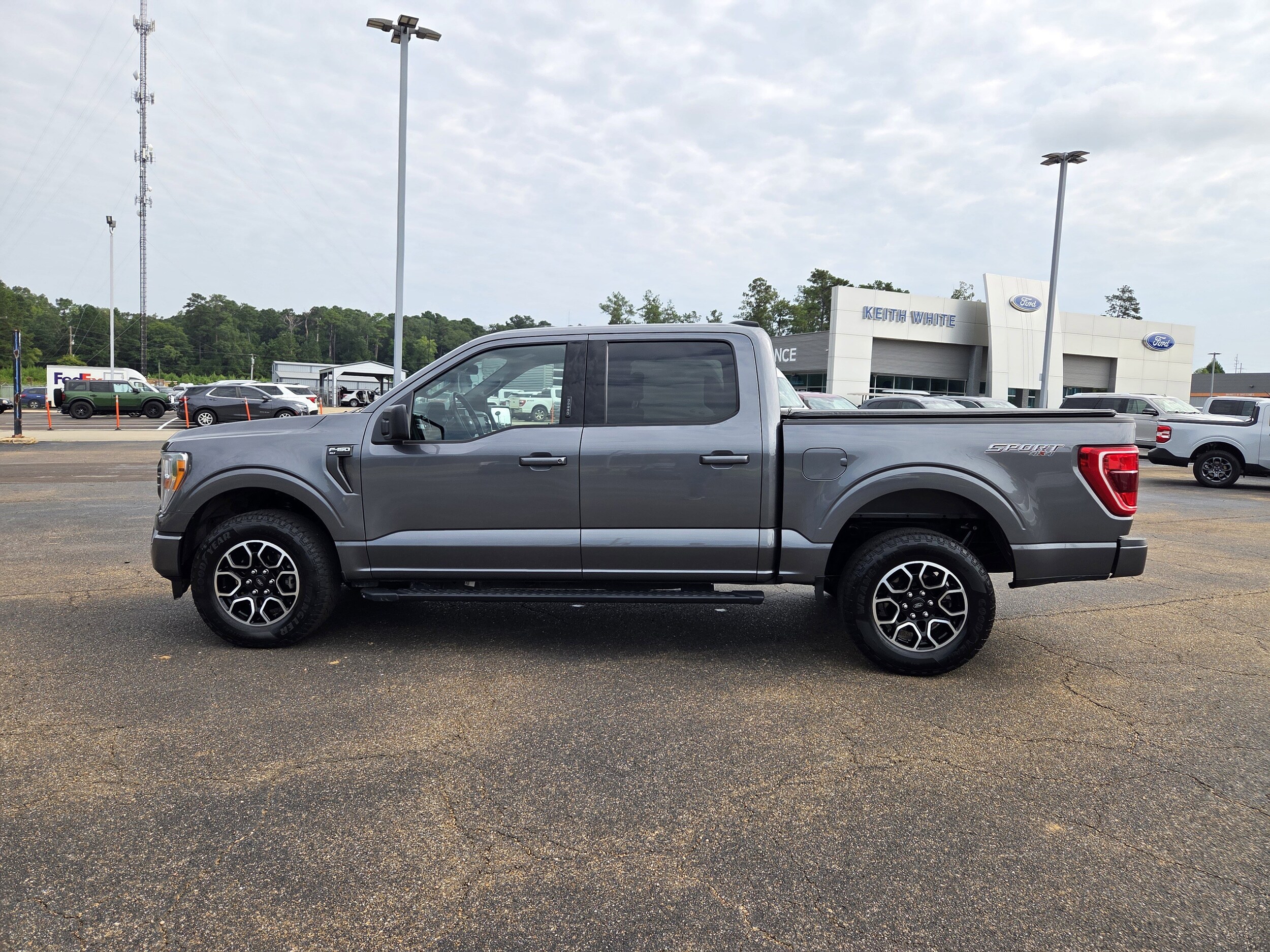 2022 Ford F-150 XLT photo 2