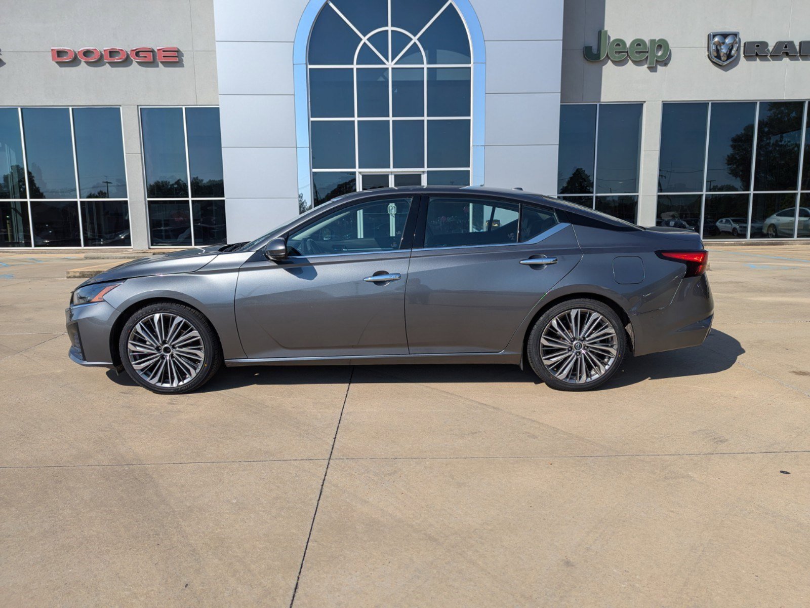 Used 2023 Nissan Altima SL with VIN 1N4BL4EV9PN386948 for sale in Mccomb, MS