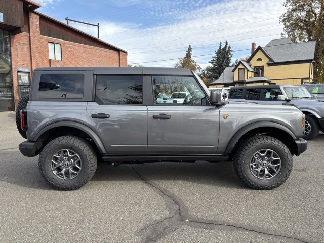 2025 Ford Bronco Badlands photo 2