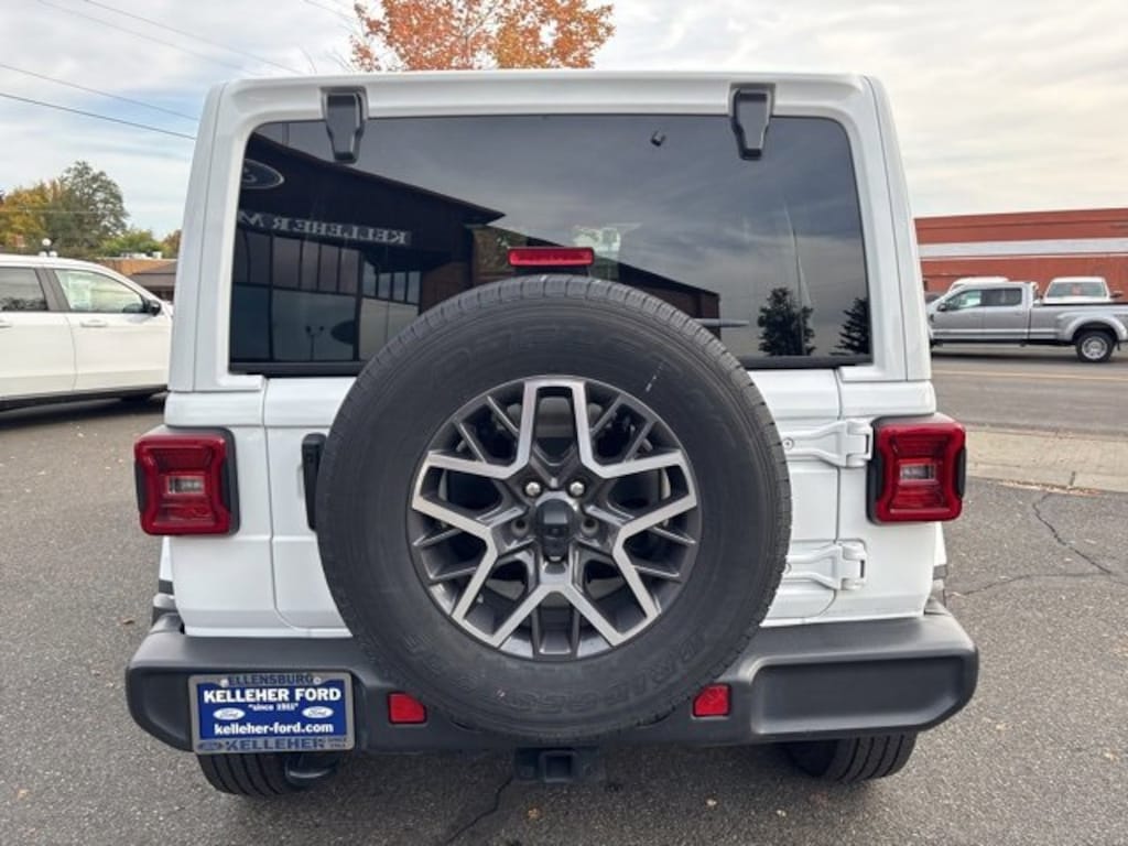 Used 2024 Jeep Wrangler Sahara SUV