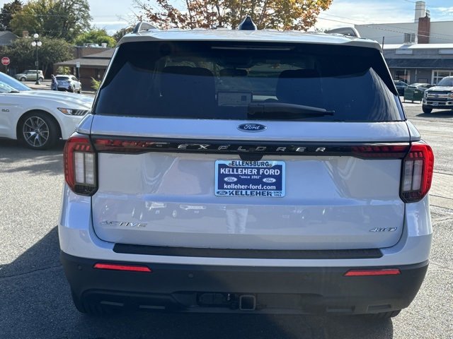 2025 Ford Explorer photo 3